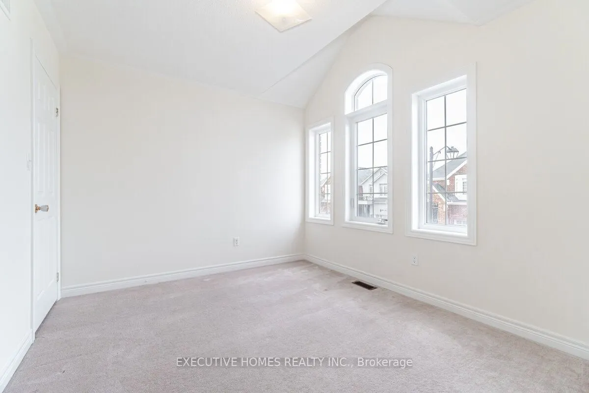 384 MICHENER Place S