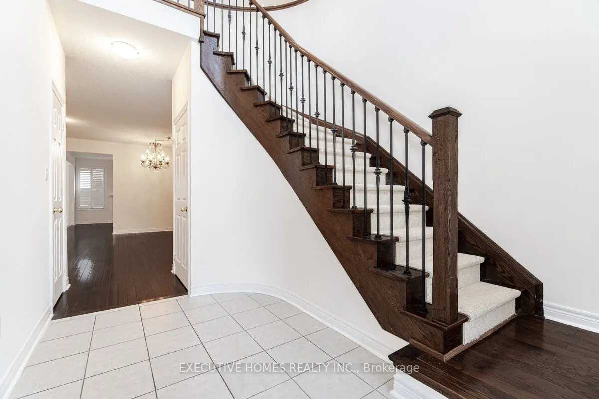 384 MICHENER Place S