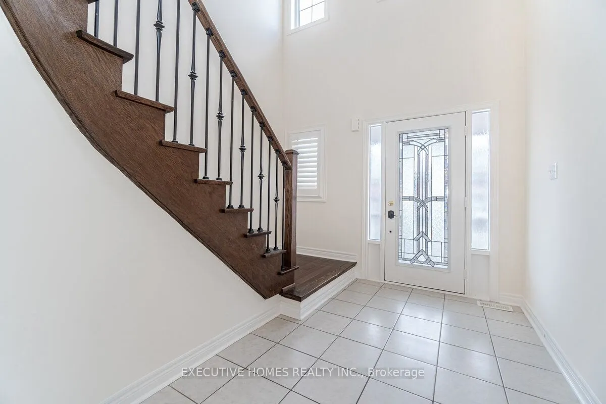 384 MICHENER Place S