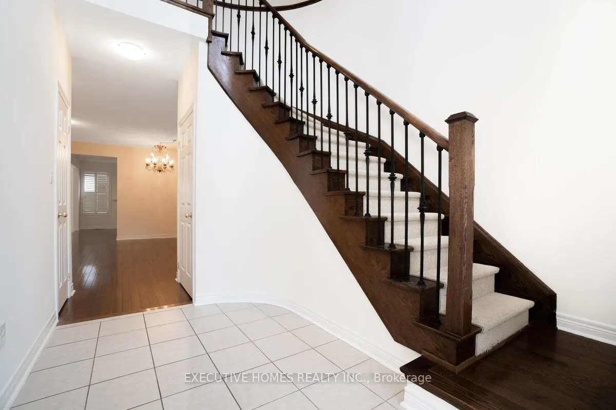 384 MICHENER Place S