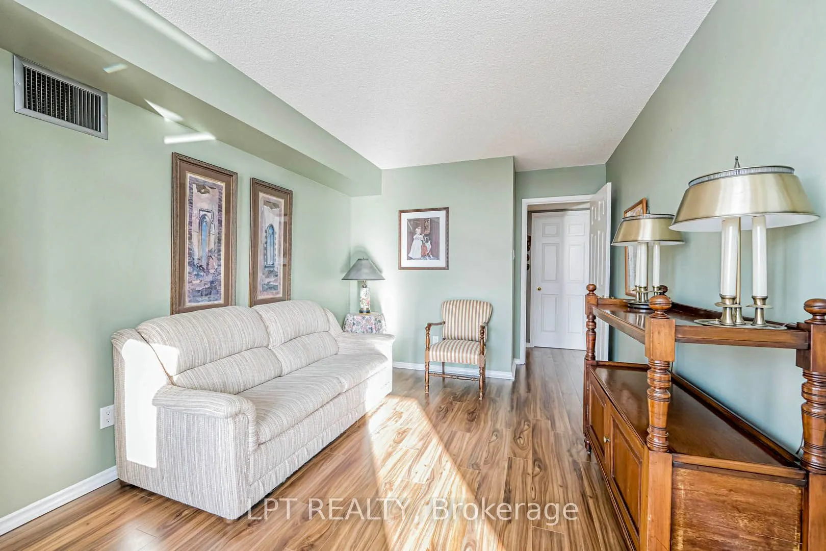 320 Mill Street S, #606