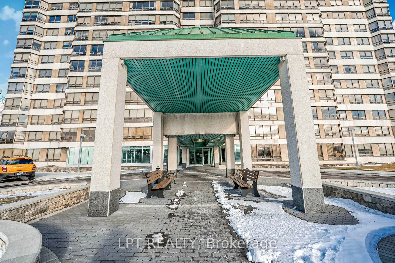 320 Mill Street S, #606