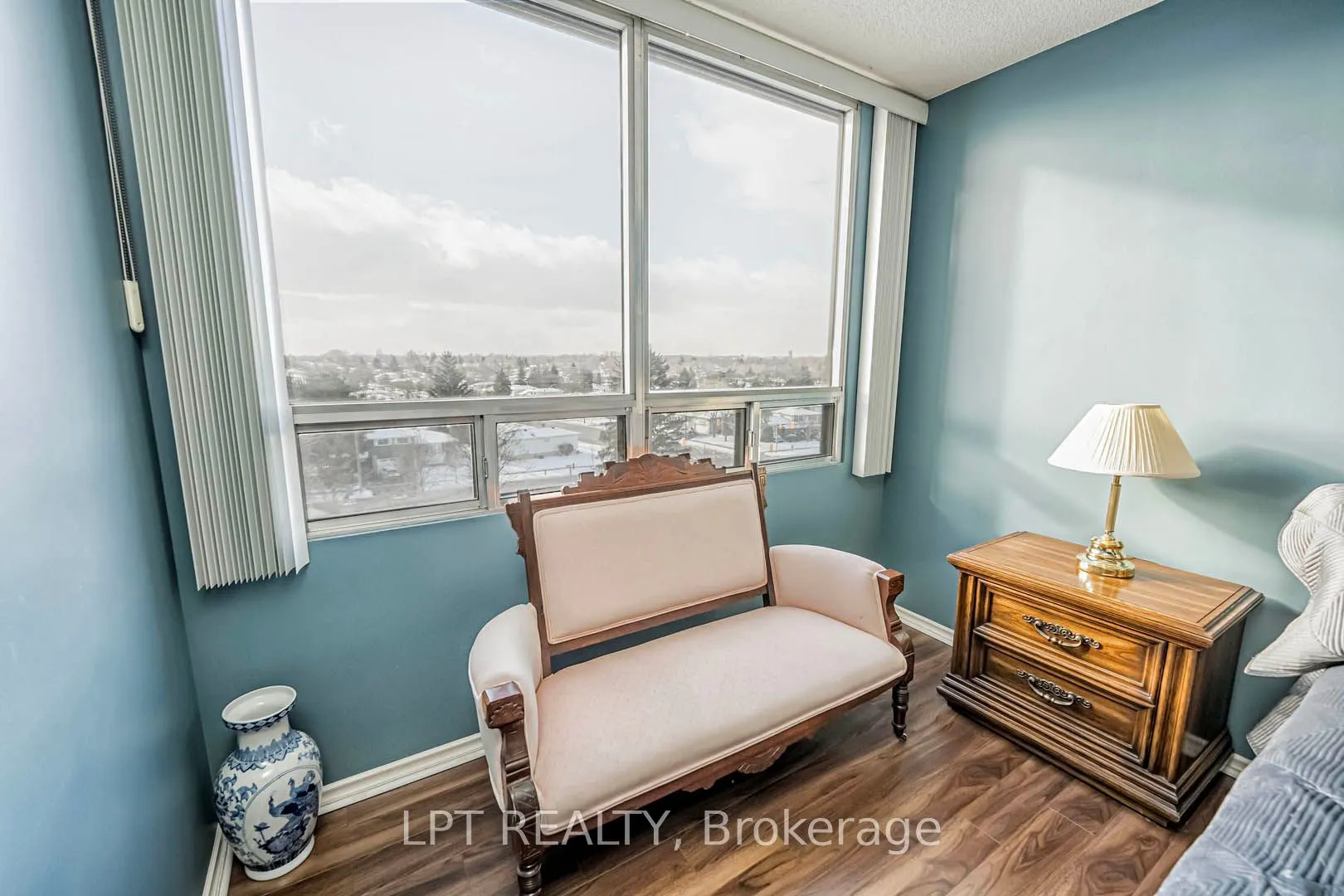 320 Mill Street S, #606