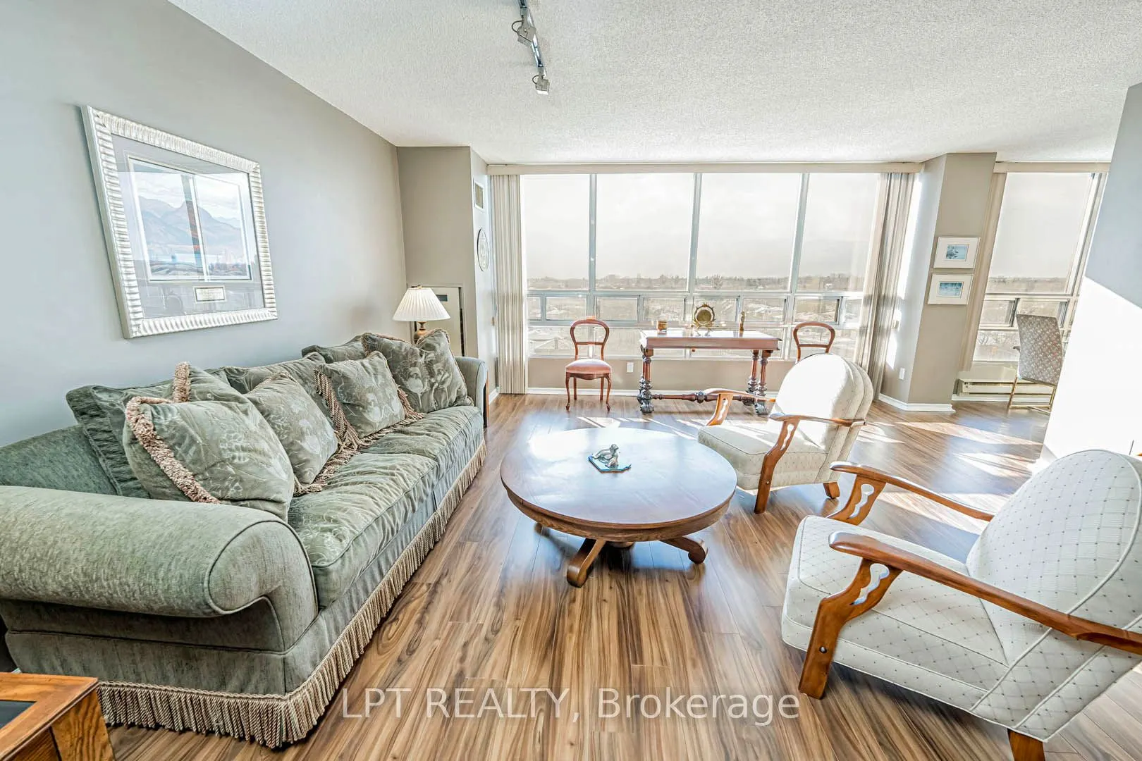 320 Mill Street S, #606