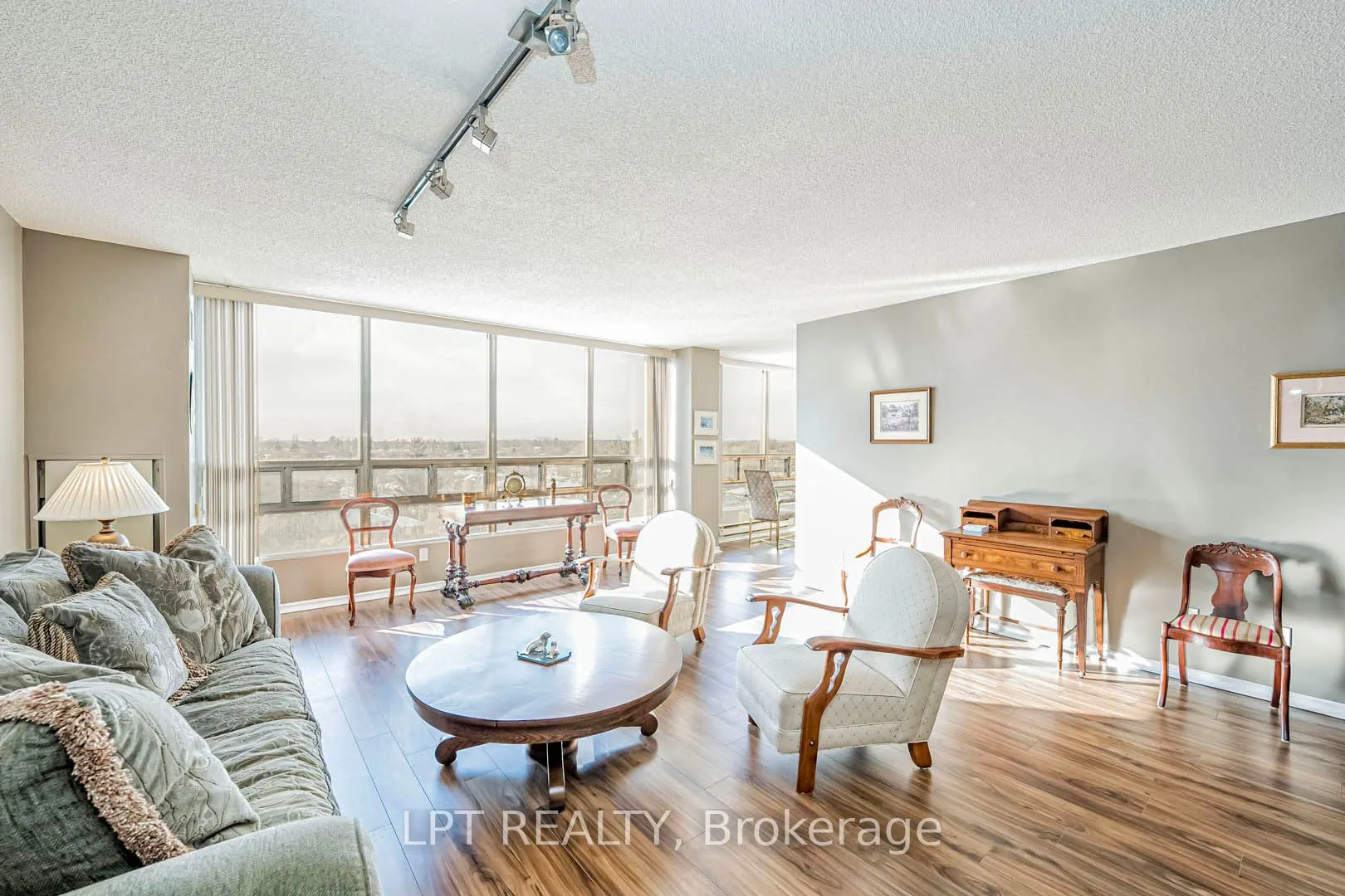 320 Mill Street S, #606