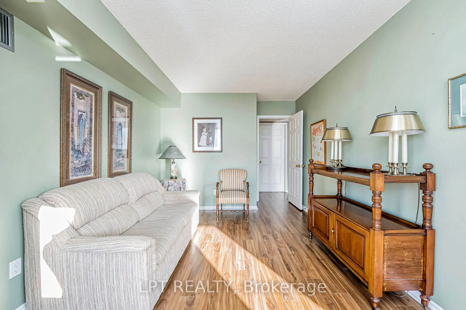 320 Mill Street S, #606