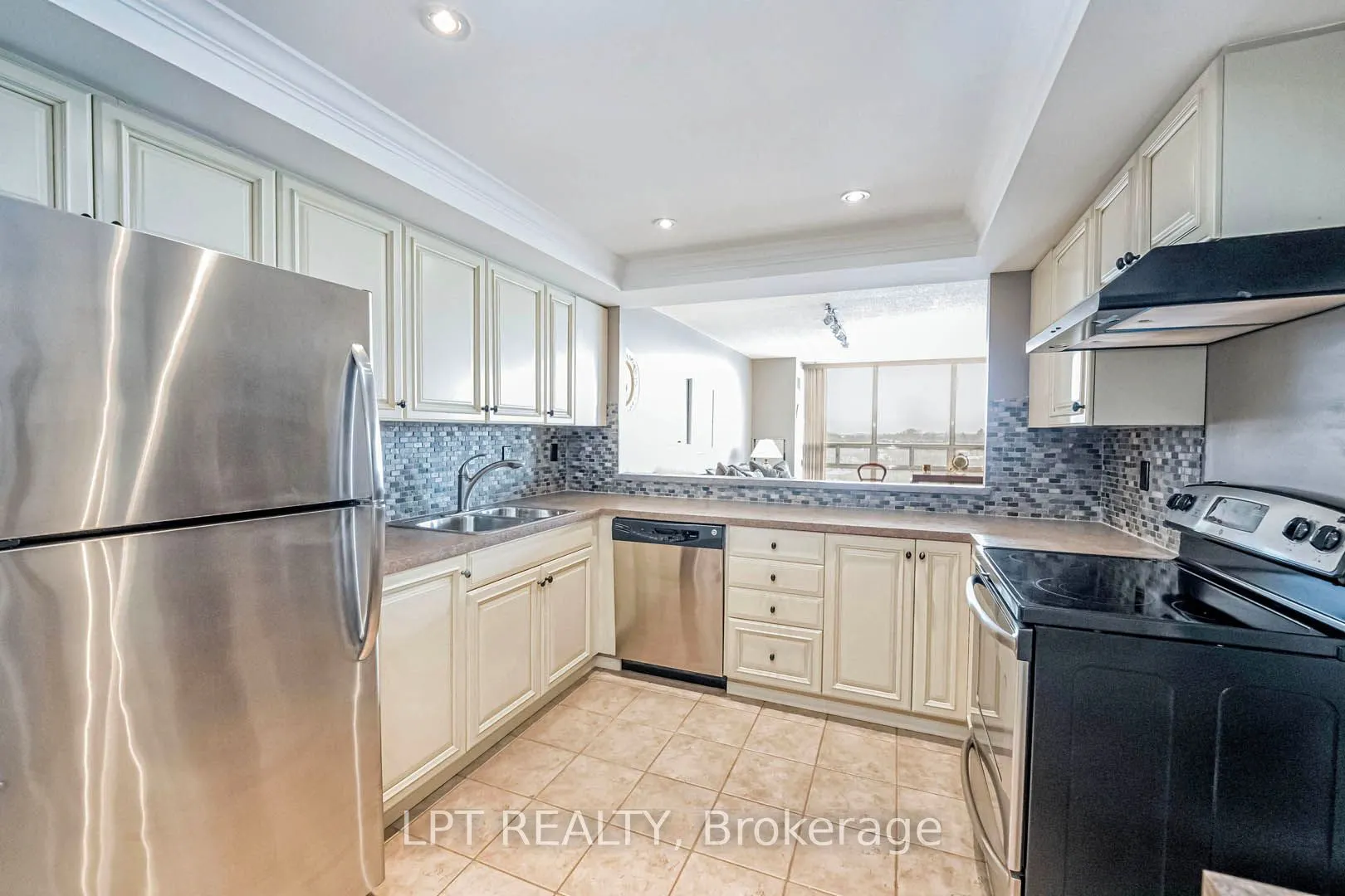 320 Mill Street S, #606
