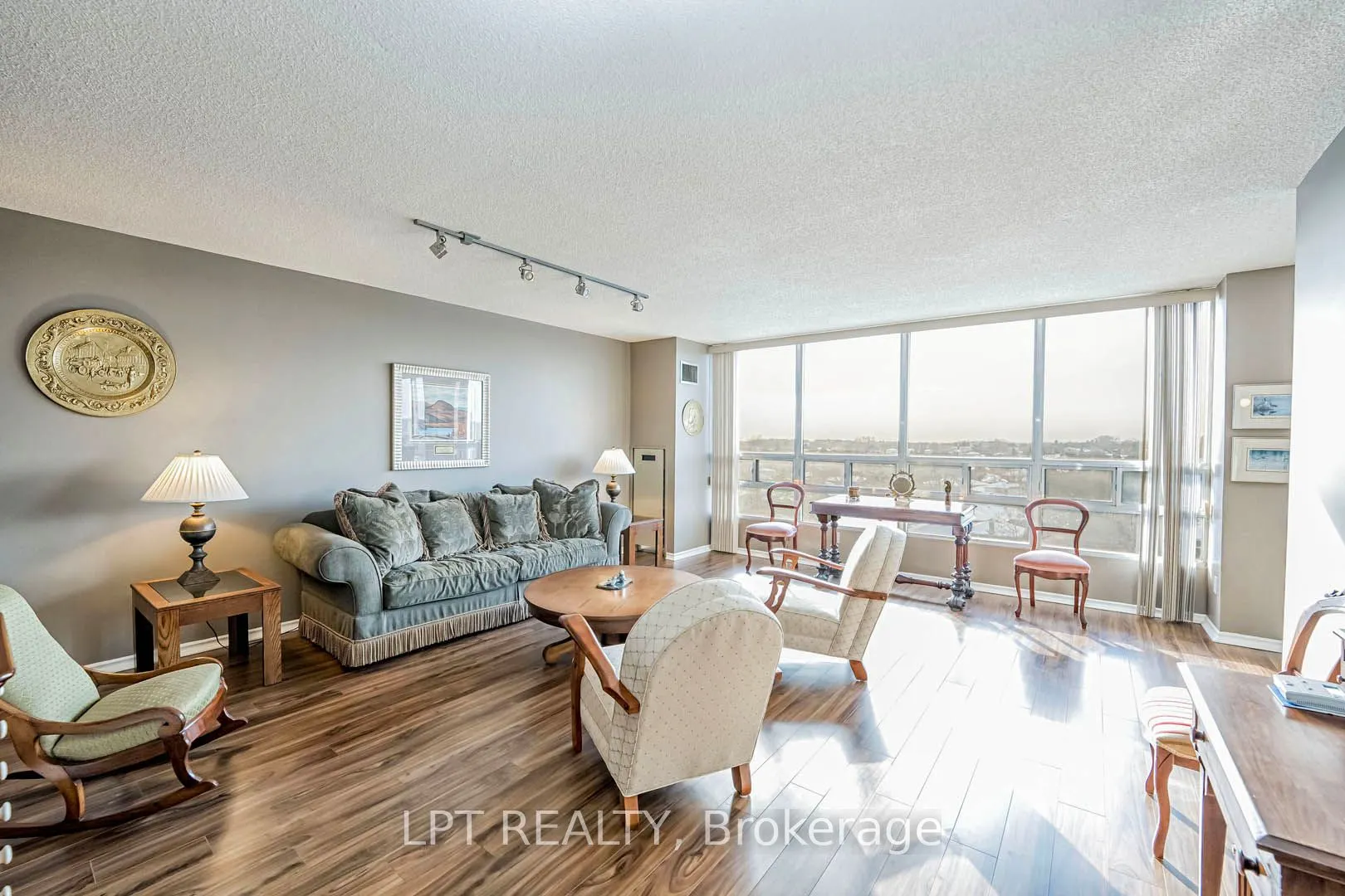 320 Mill Street S, #606