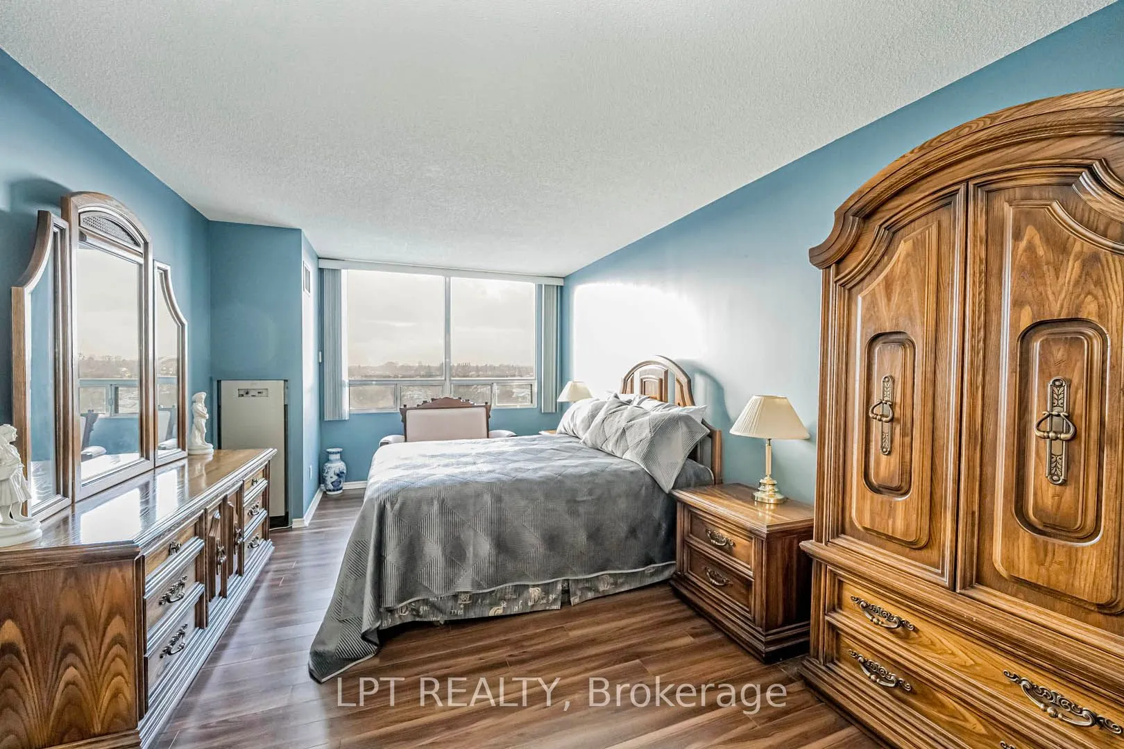 320 Mill Street S, #606