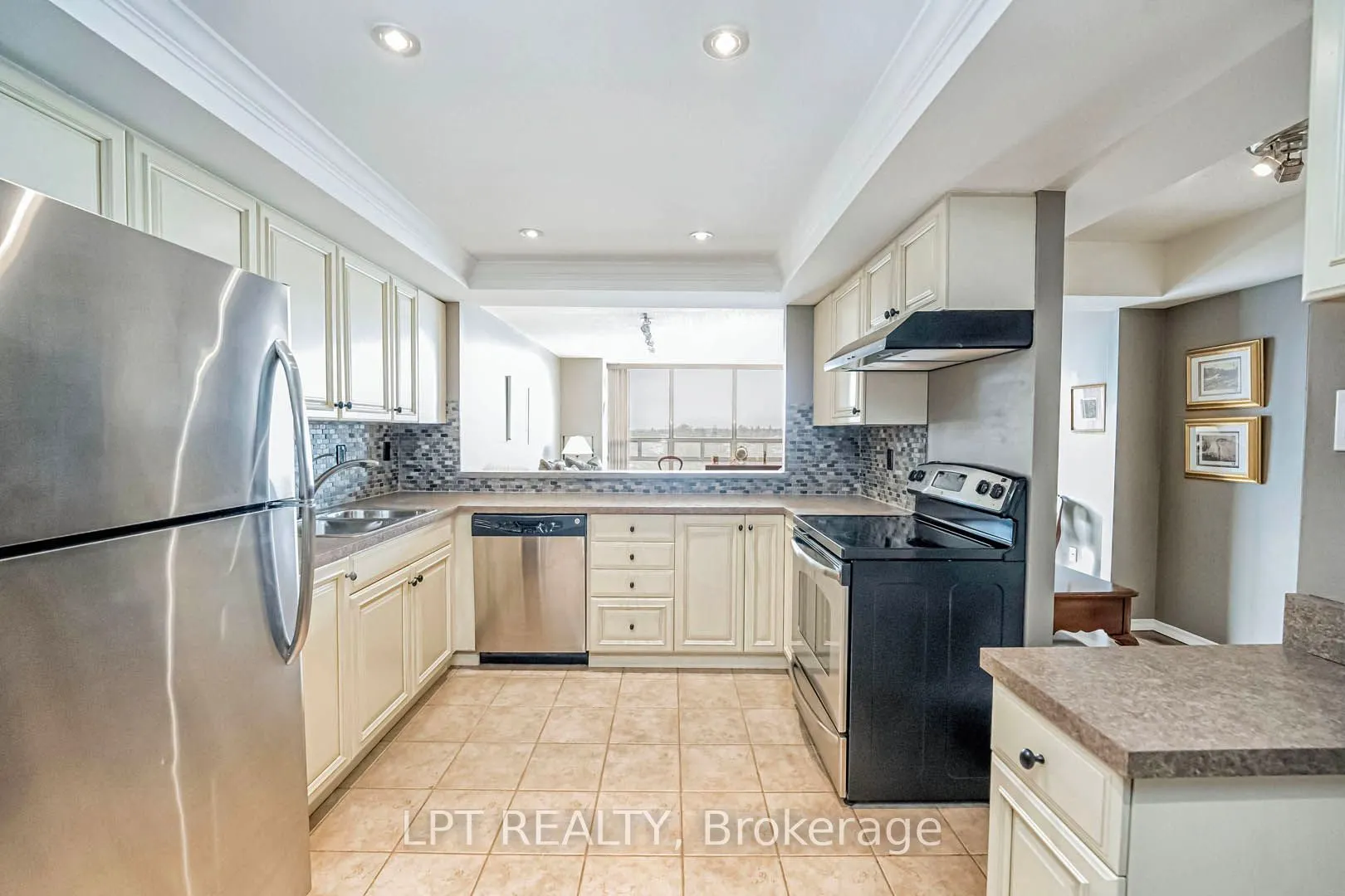 320 Mill Street S, #606