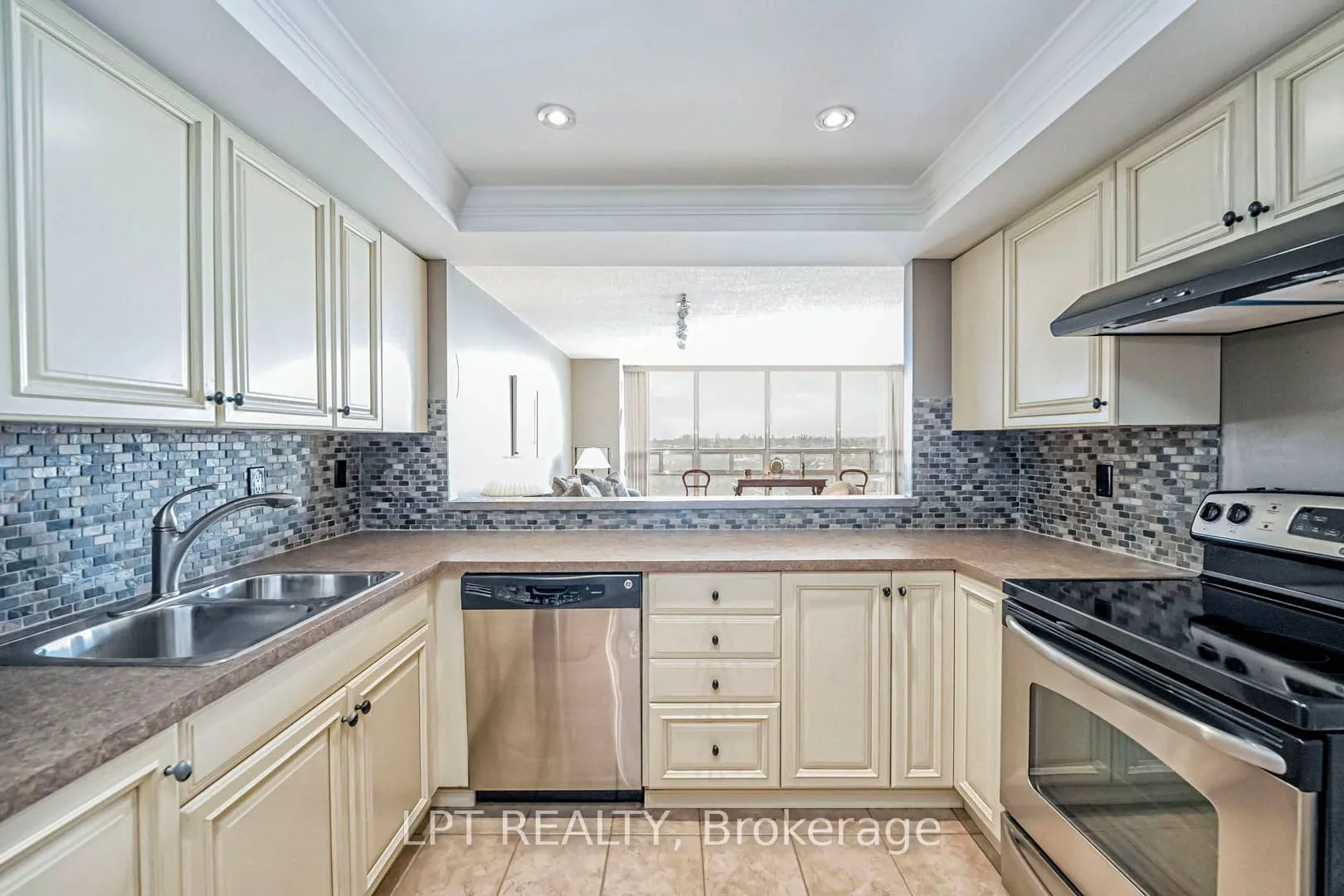 320 Mill Street S, #606