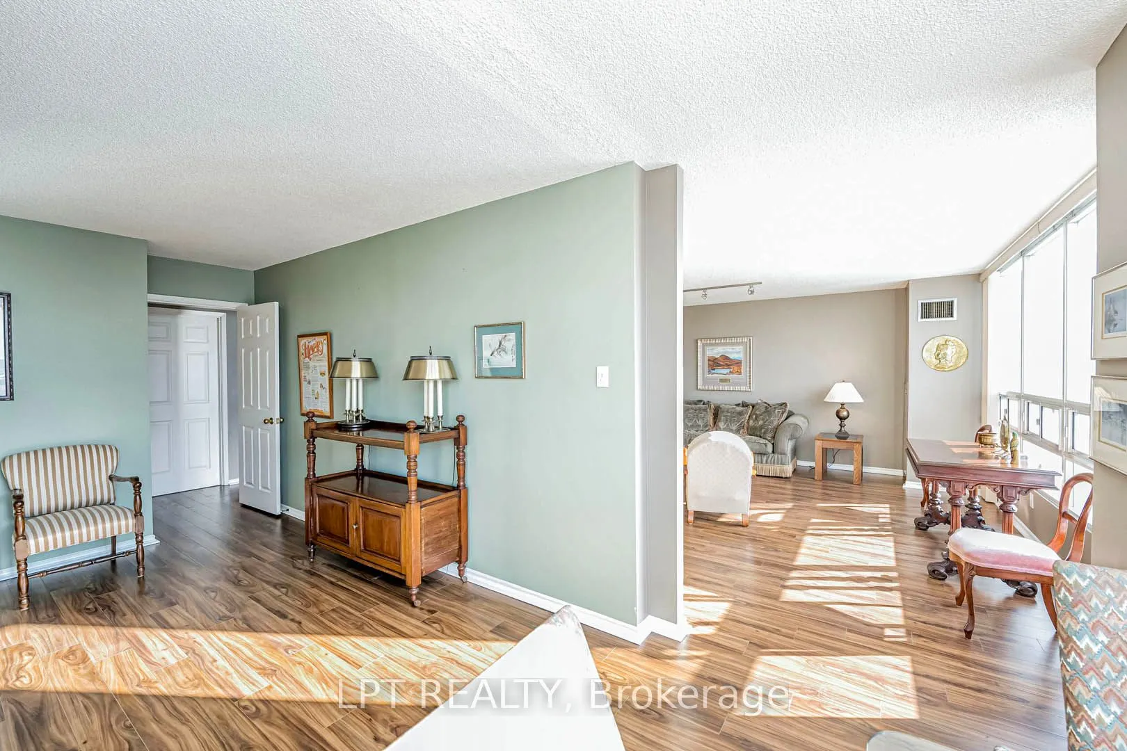 320 Mill Street S, #606