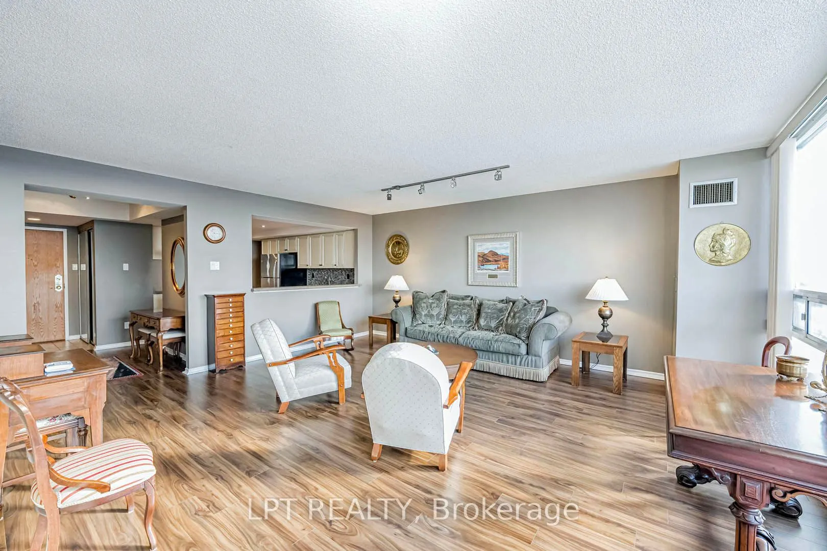 320 Mill Street S, #606