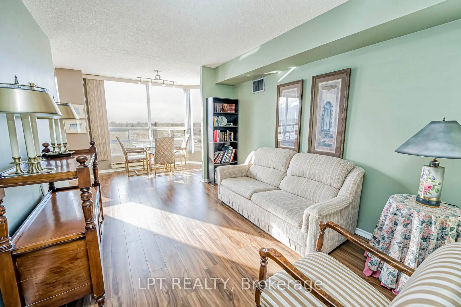 320 Mill Street S, #606