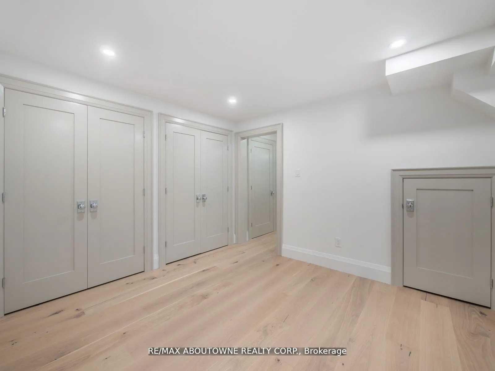 33 Harbourside Court
