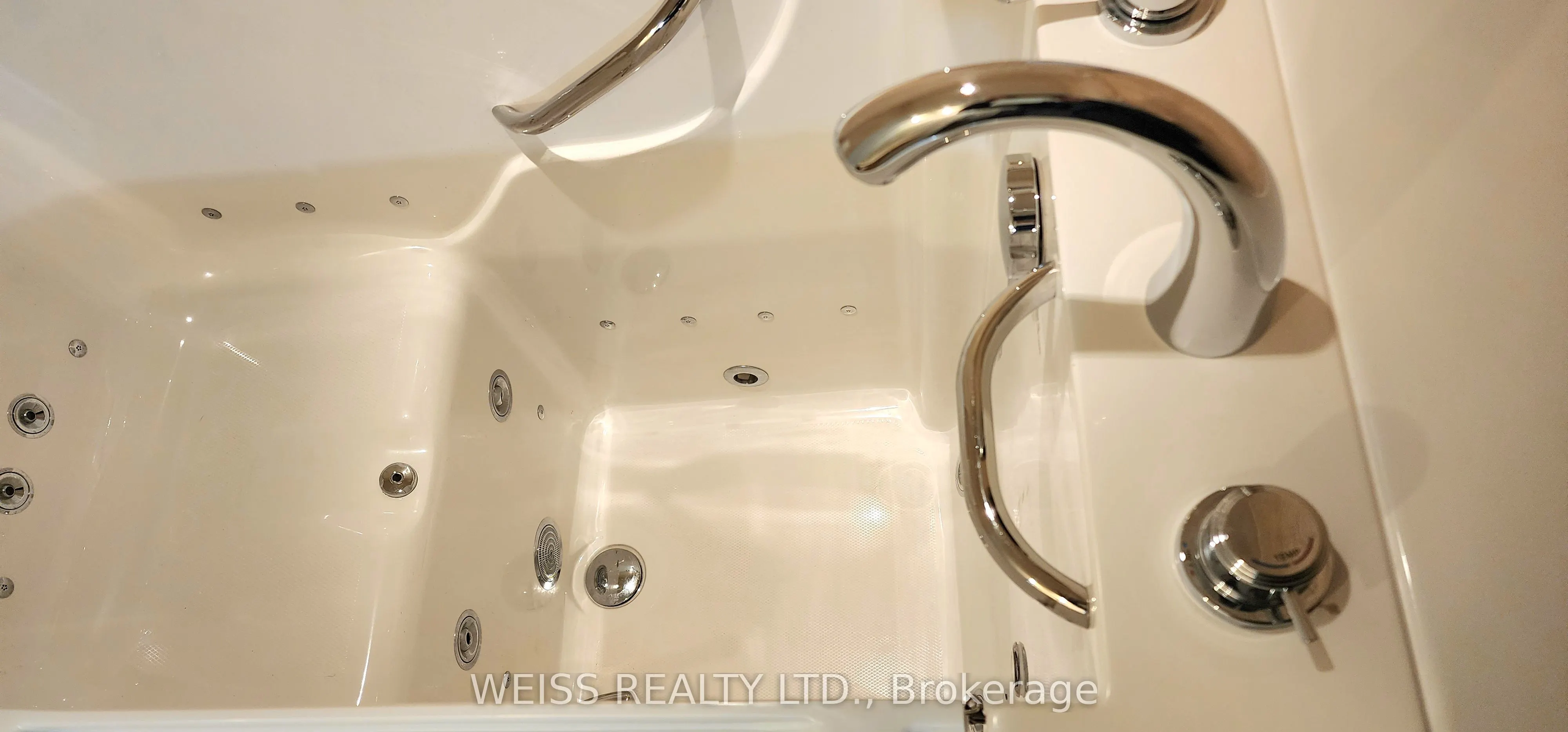 2737 Keele Street, #402