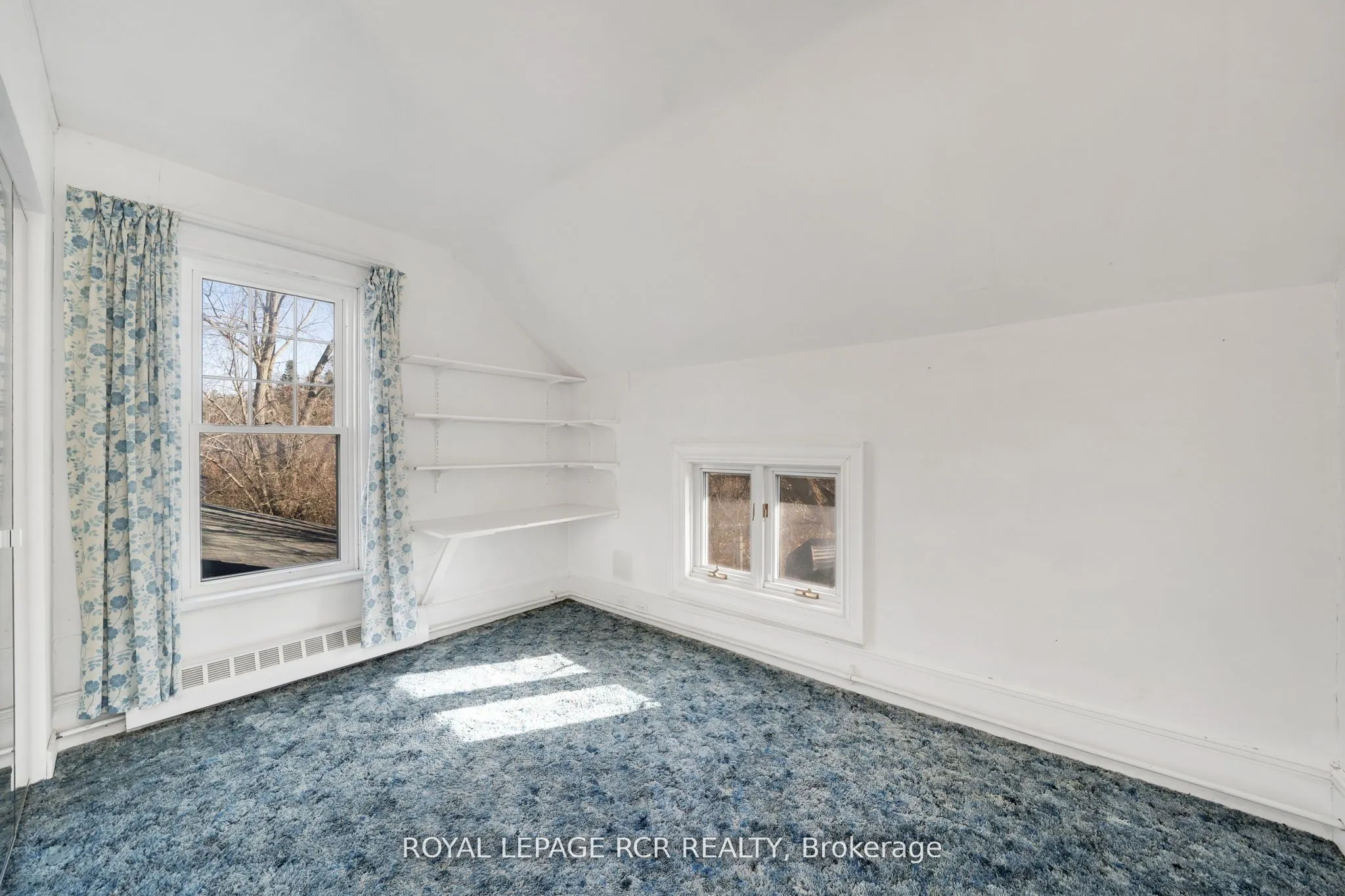 33 Pine Avenue