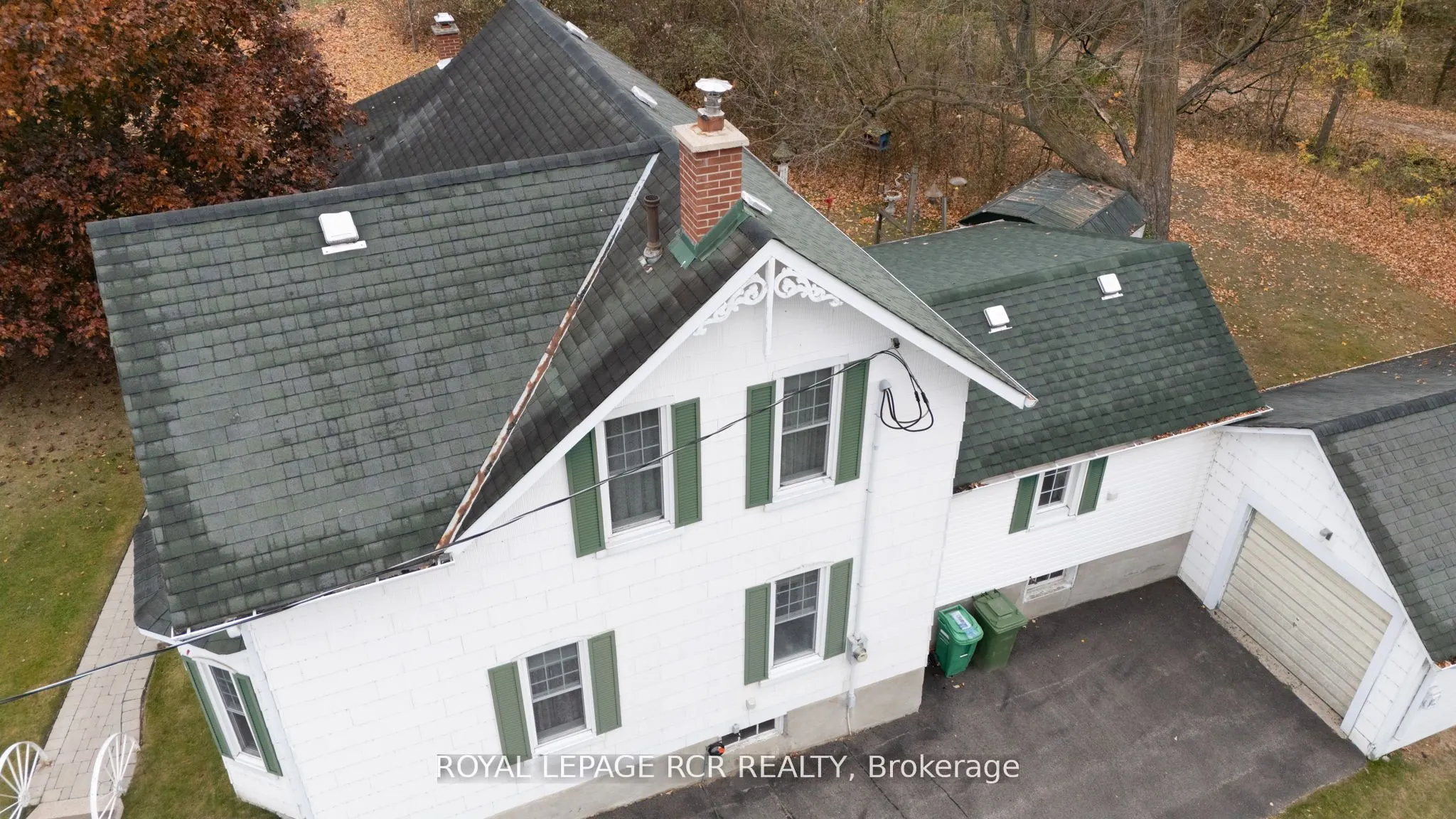 33 Pine Avenue