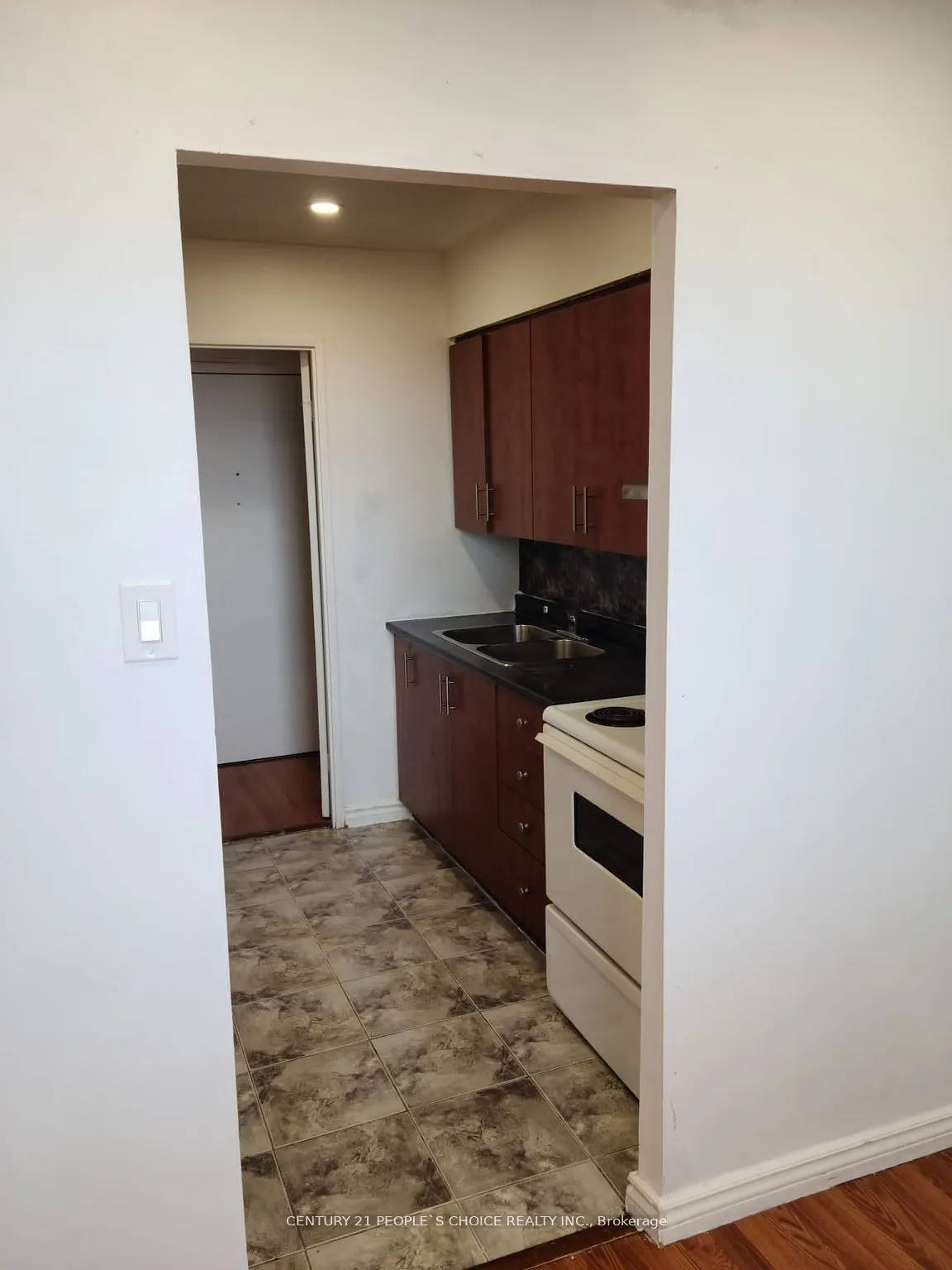 3533 Derry Road E, #703