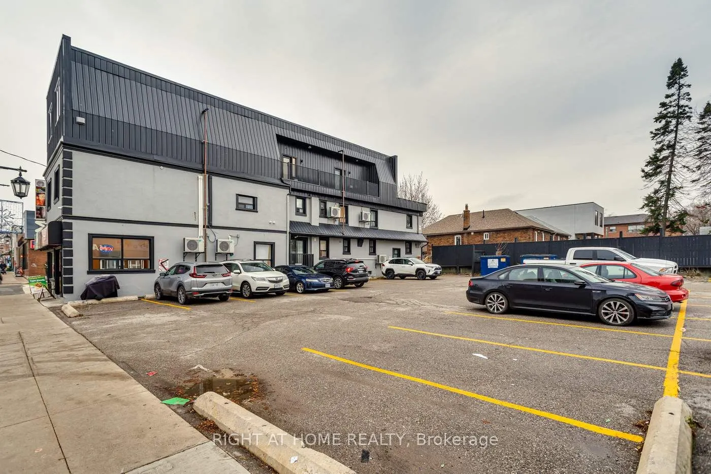 2834 Lakeshore Boulevard W, #3A