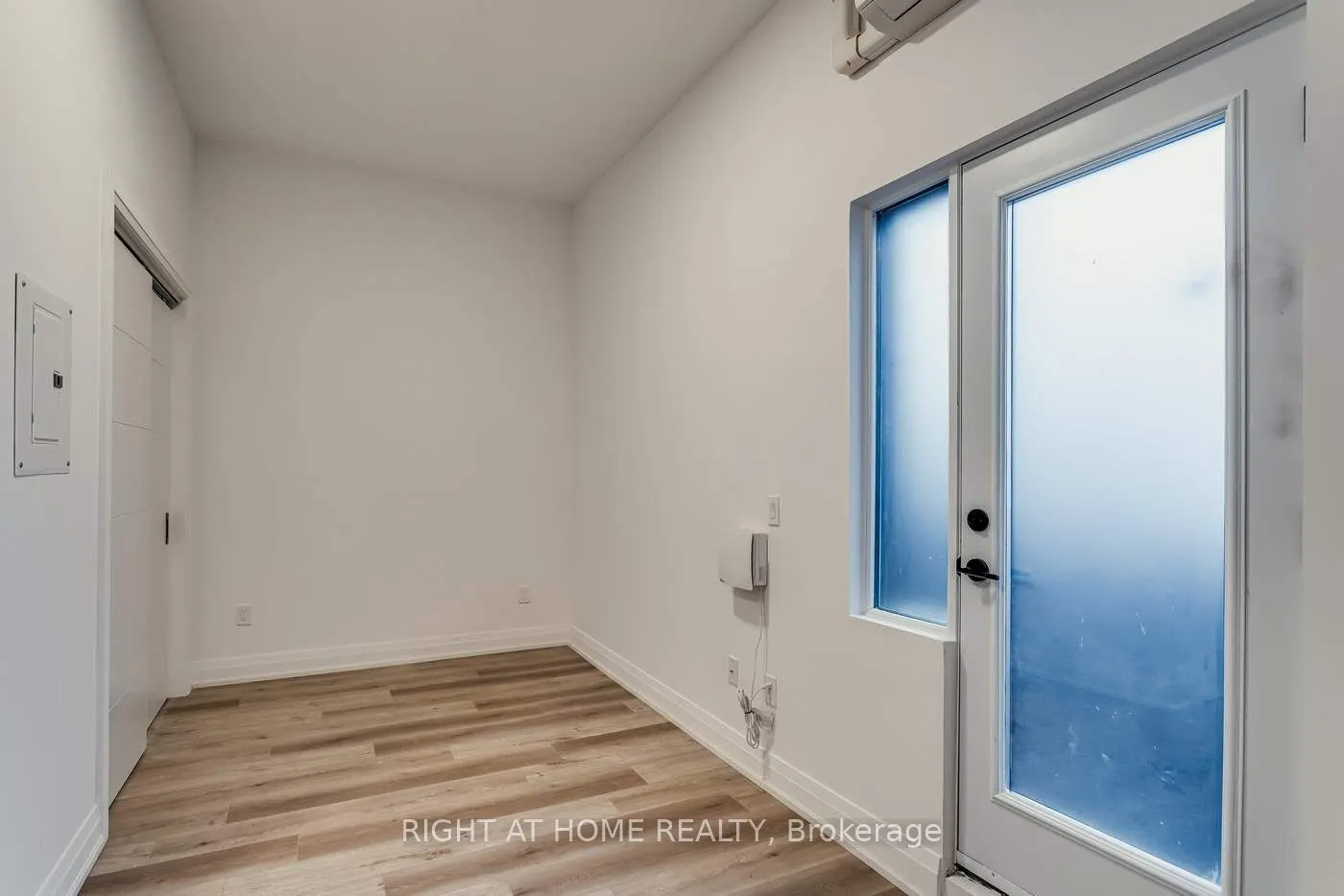 2834 Lakeshore Boulevard W, #3A