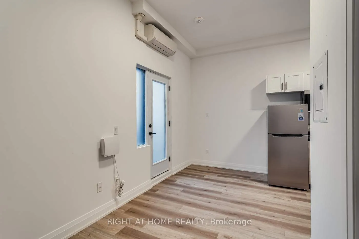 2834 Lakeshore Boulevard W, #3A