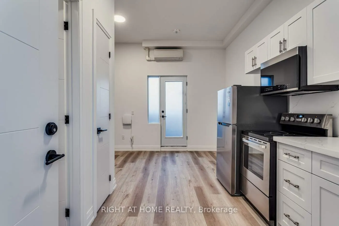 2834 Lakeshore Boulevard W, #3A