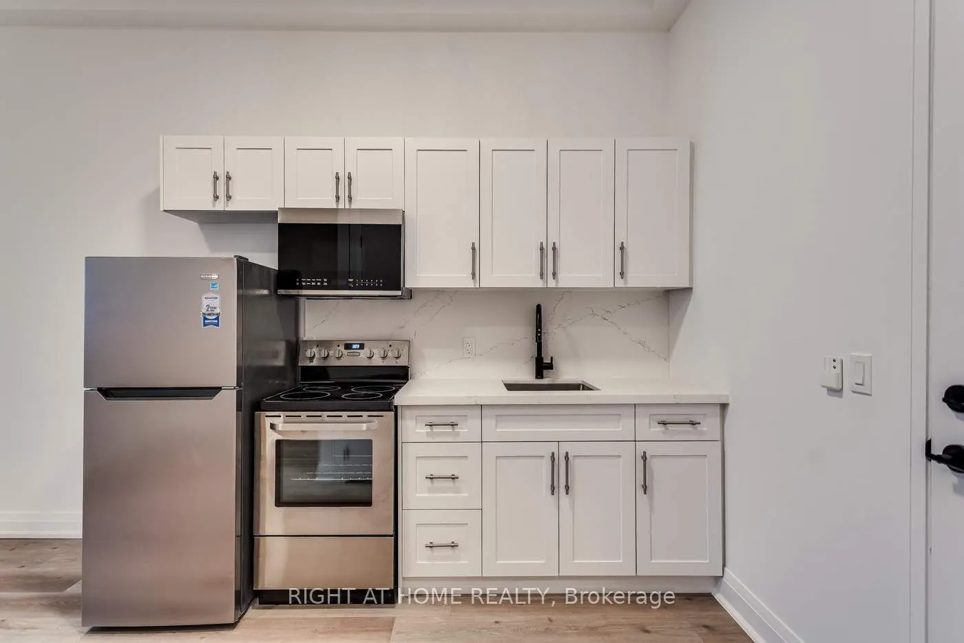 2834 Lakeshore Boulevard W, #3A