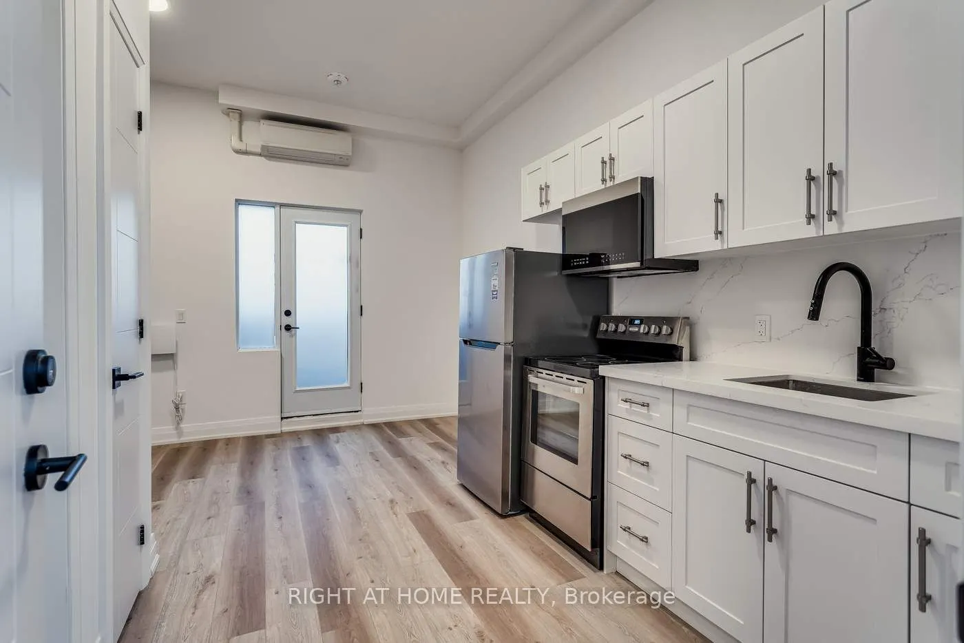 2834 Lakeshore Boulevard W, #3A