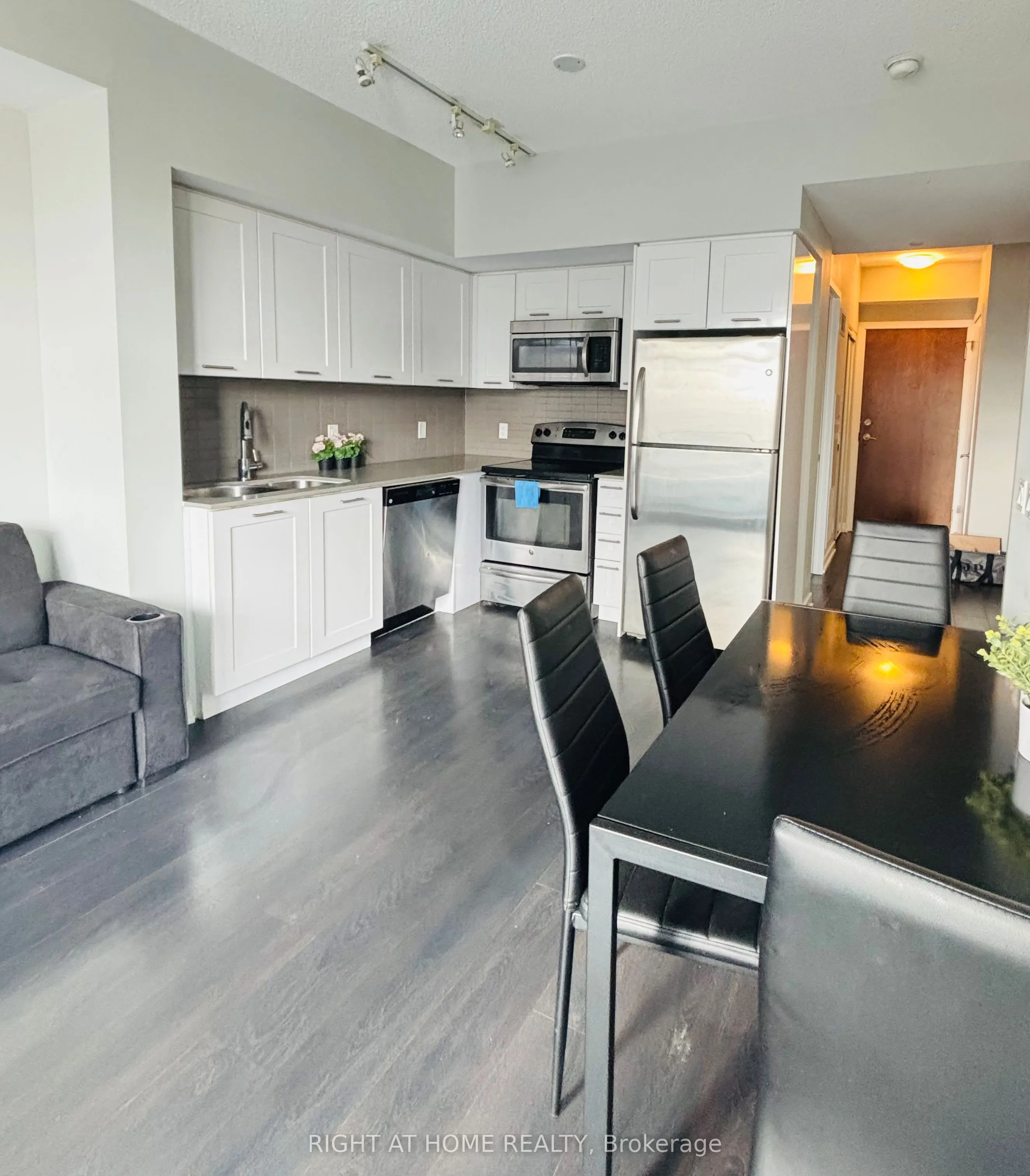 2212 Lake Shore Boulevard W #502