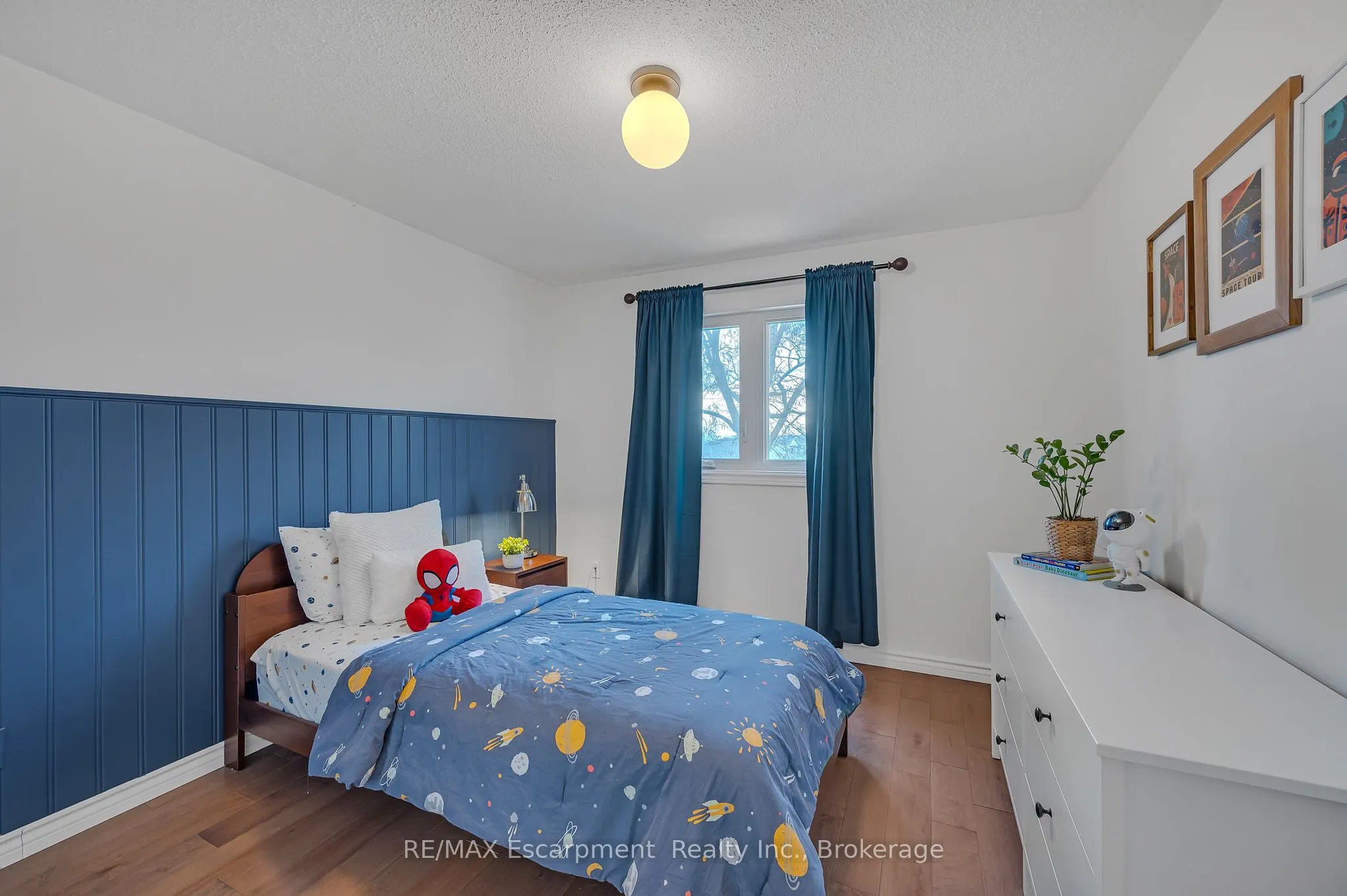 2451 Malcolm Crescent