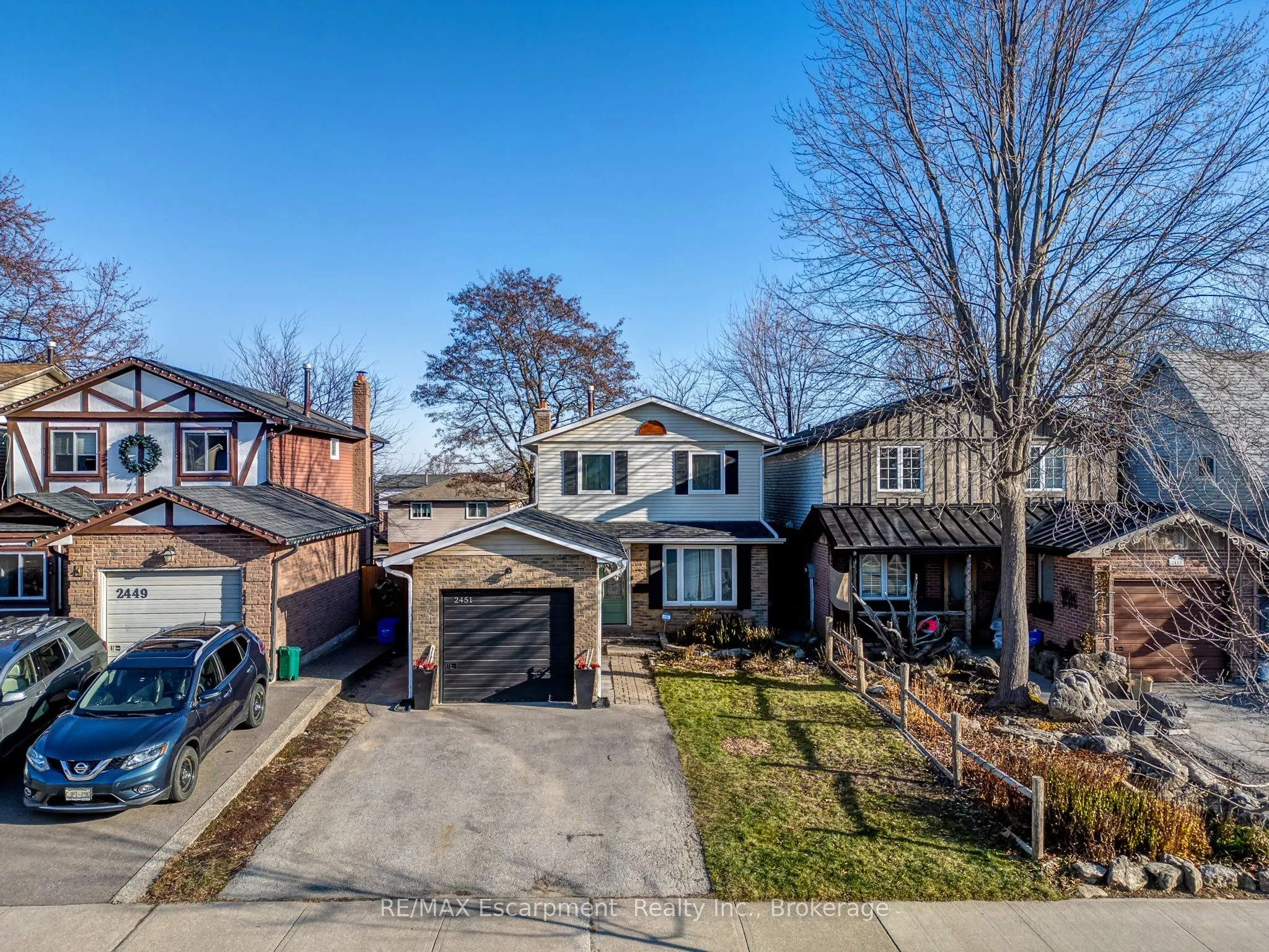 2451 Malcolm Crescent