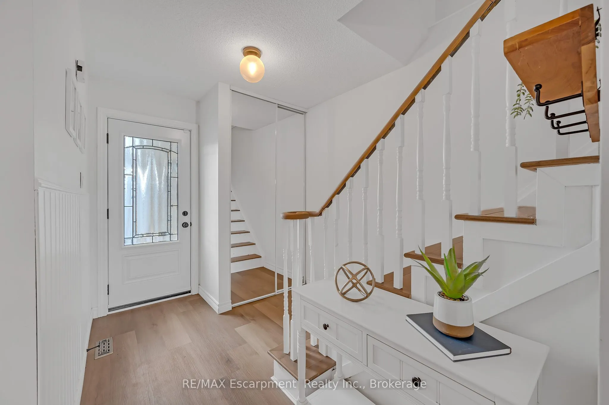 2451 Malcolm Crescent