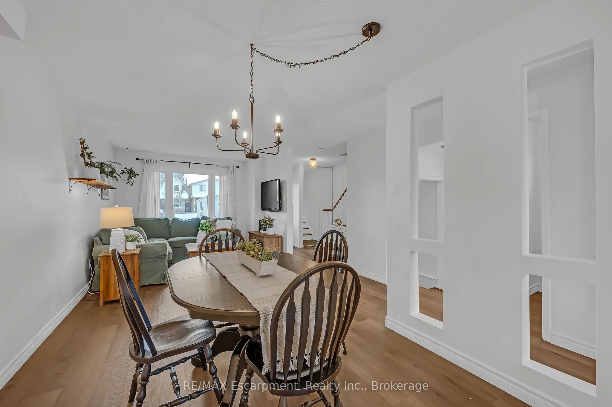 2451 Malcolm Crescent