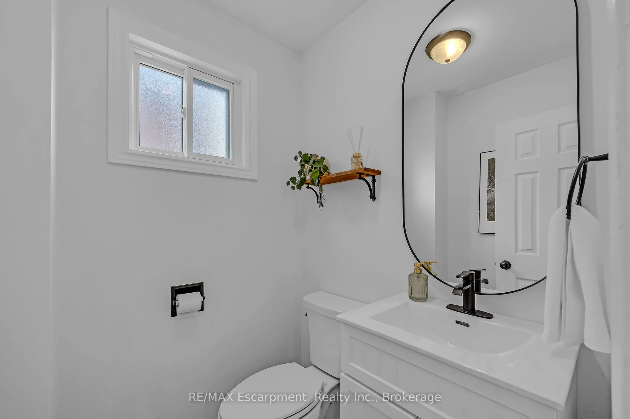 2451 Malcolm Crescent