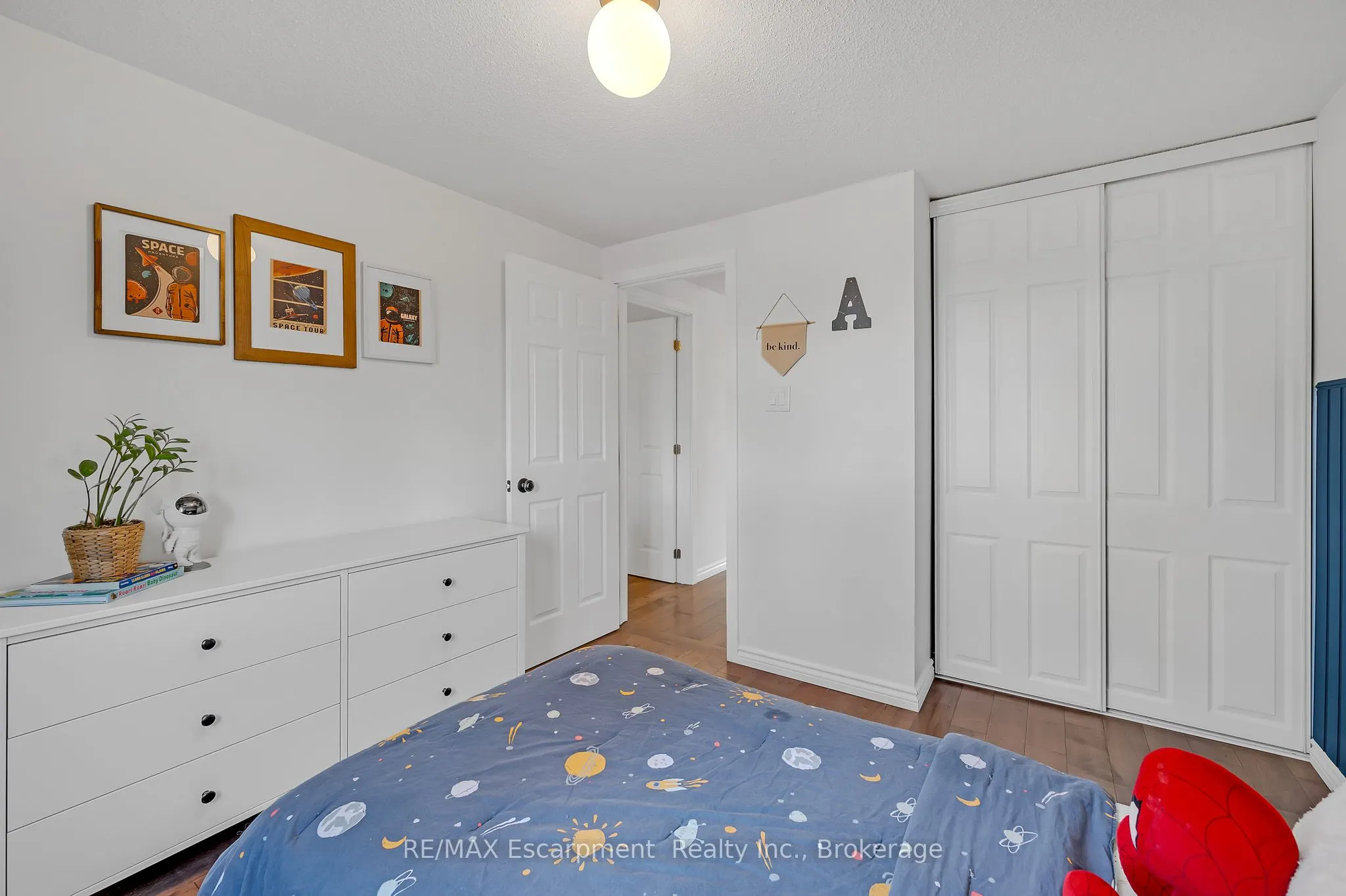 2451 Malcolm Crescent