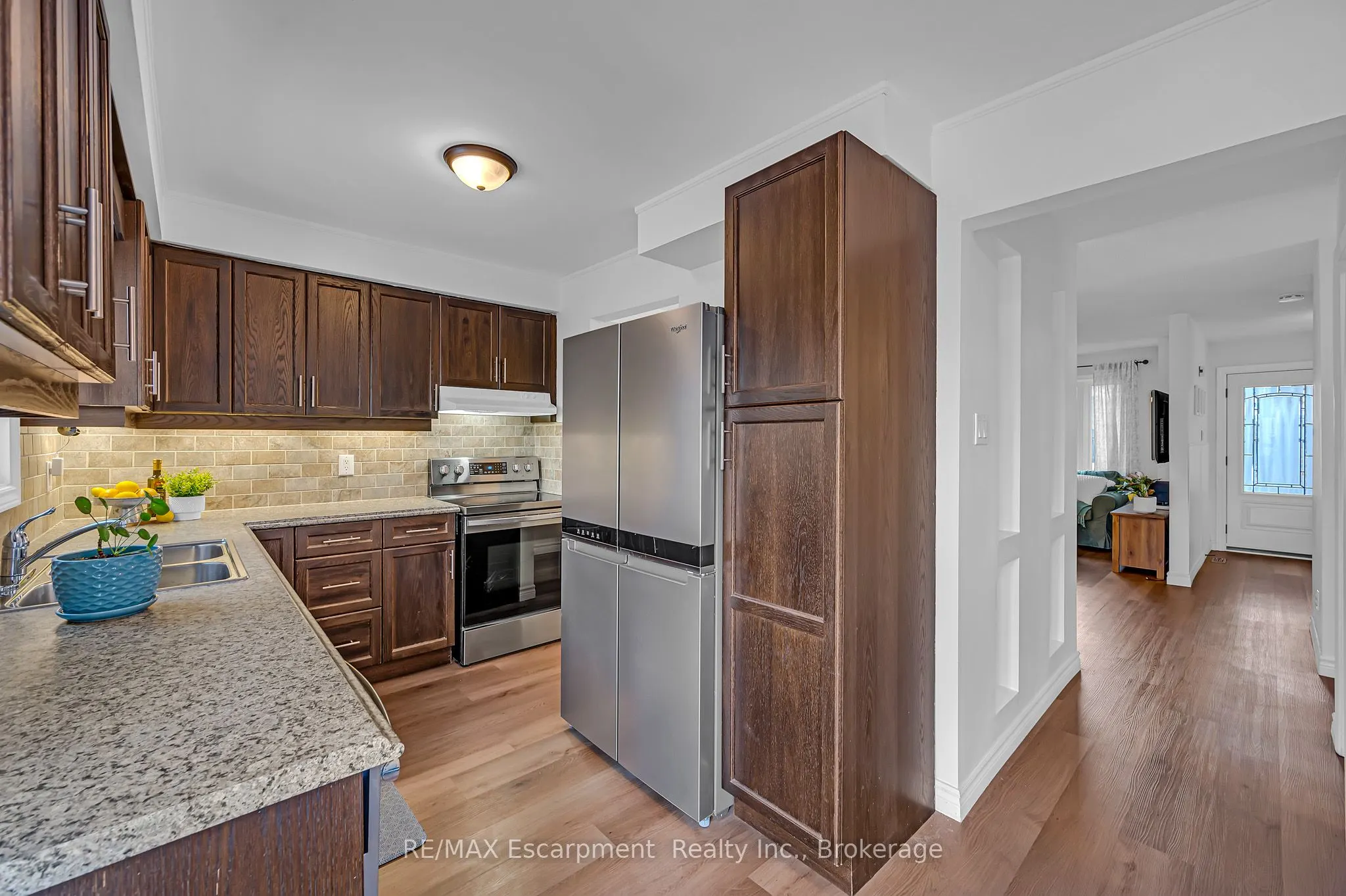 2451 Malcolm Crescent