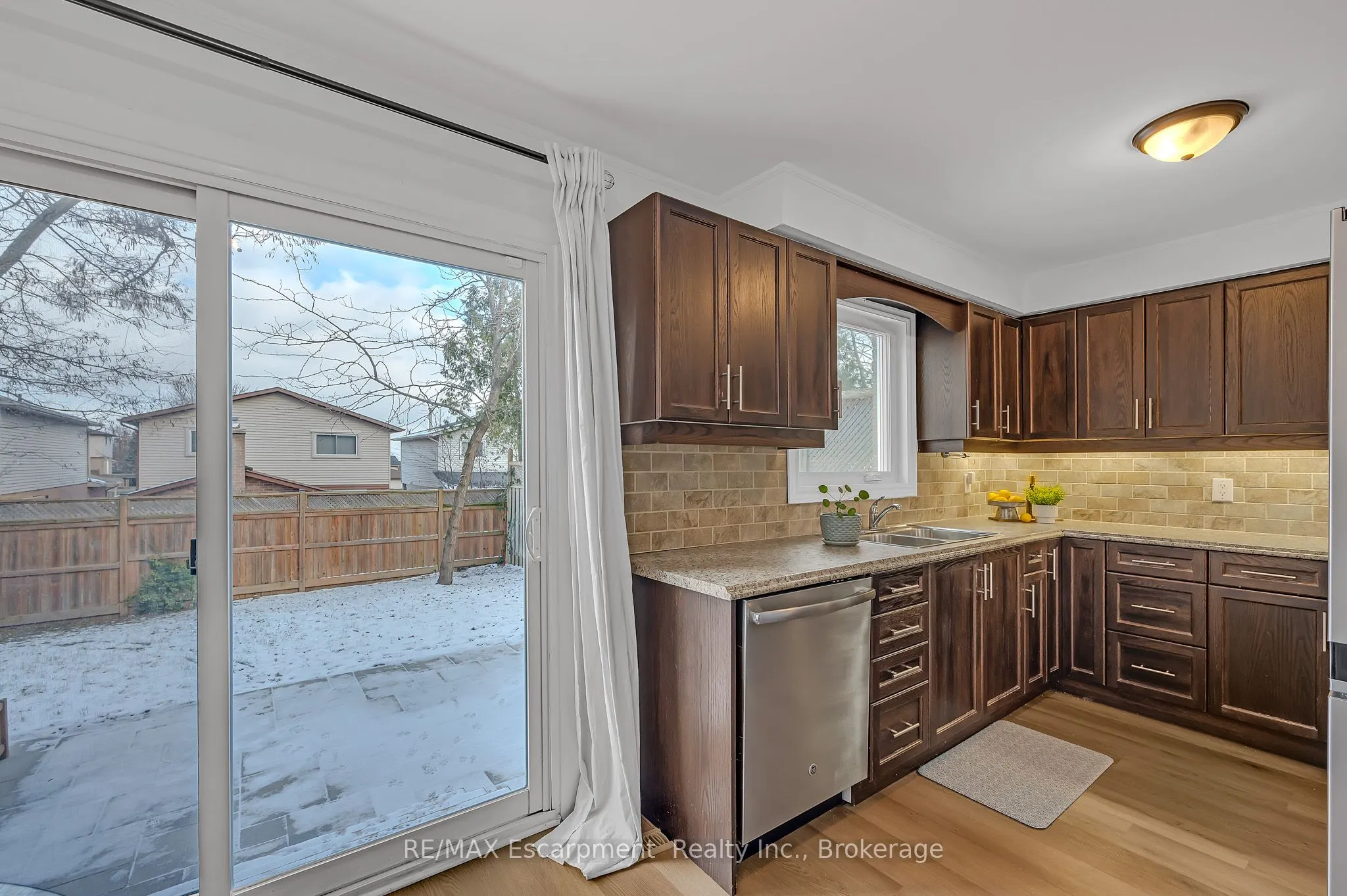 2451 Malcolm Crescent