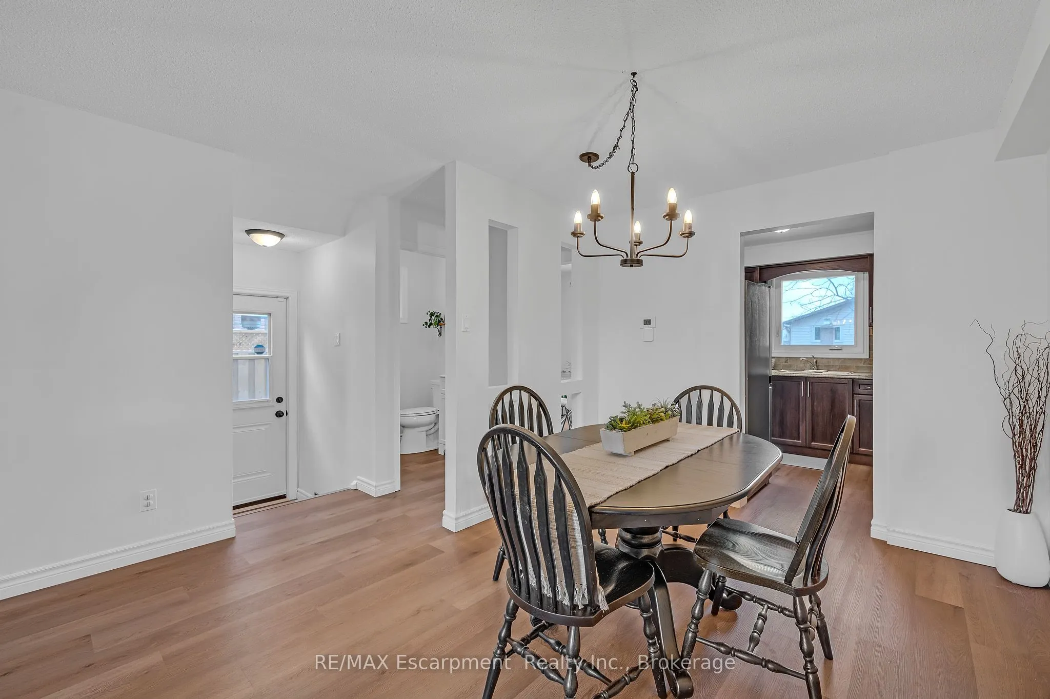 2451 Malcolm Crescent