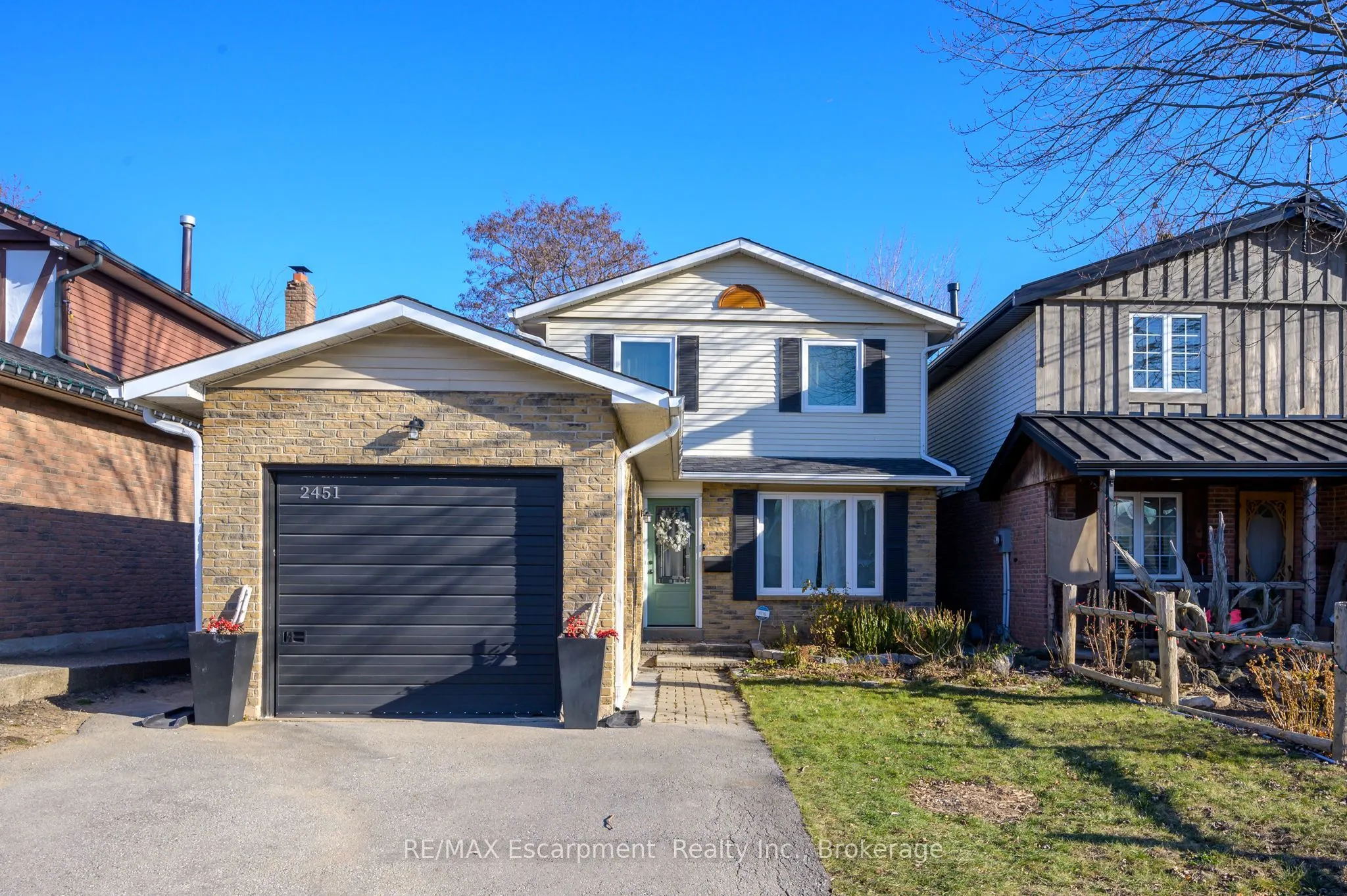 2451 Malcolm Crescent