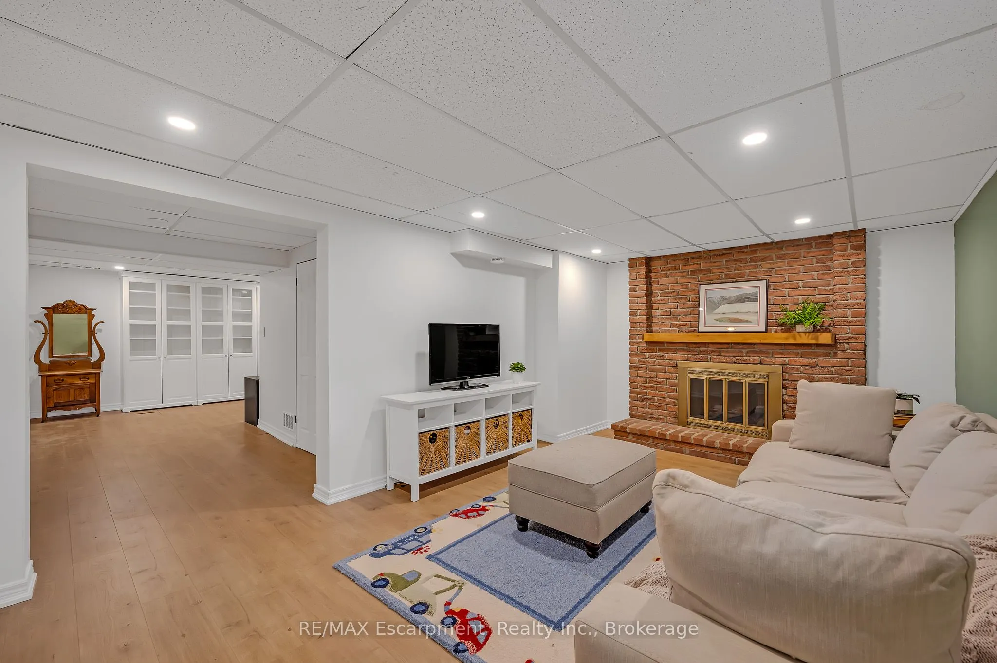 2451 Malcolm Crescent