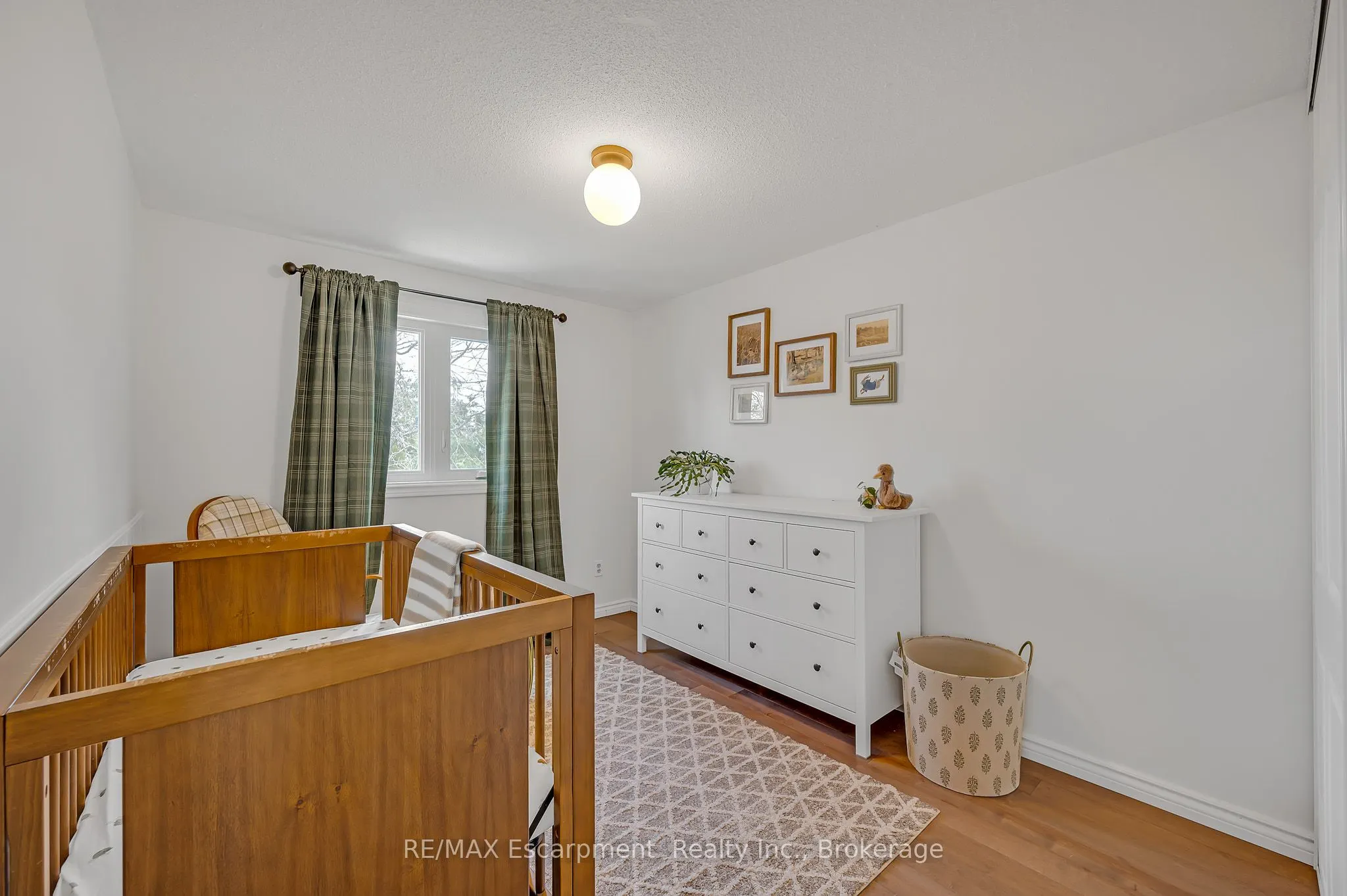 2451 Malcolm Crescent