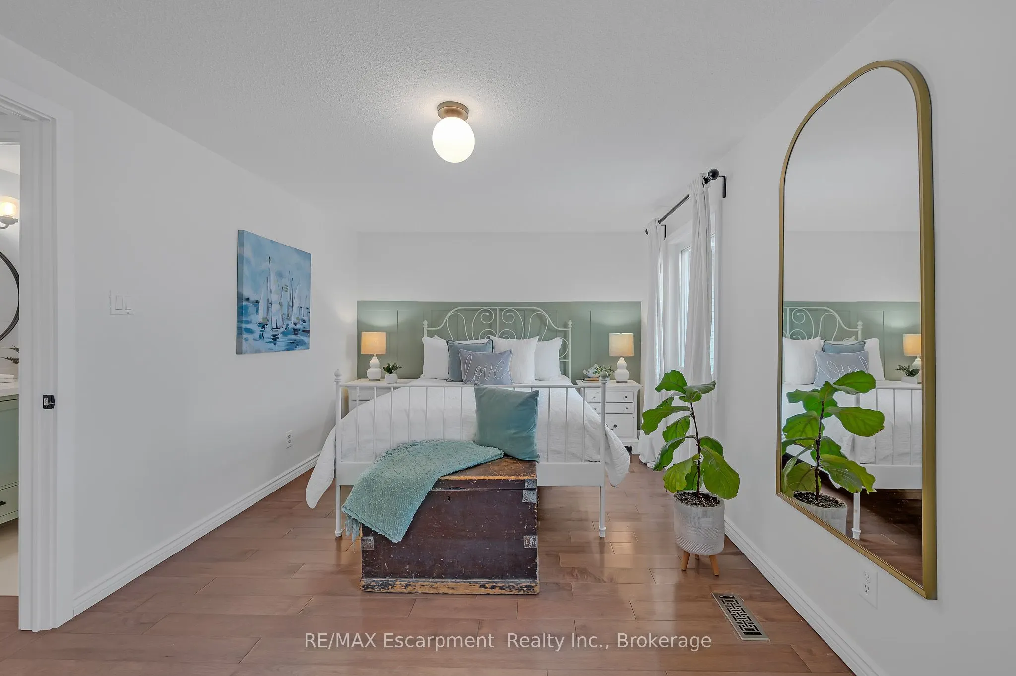 2451 Malcolm Crescent