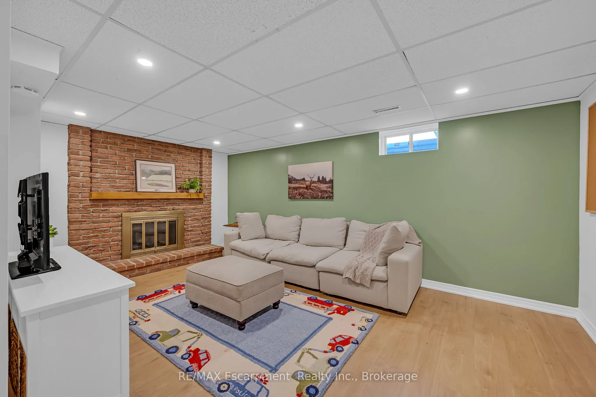 2451 Malcolm Crescent
