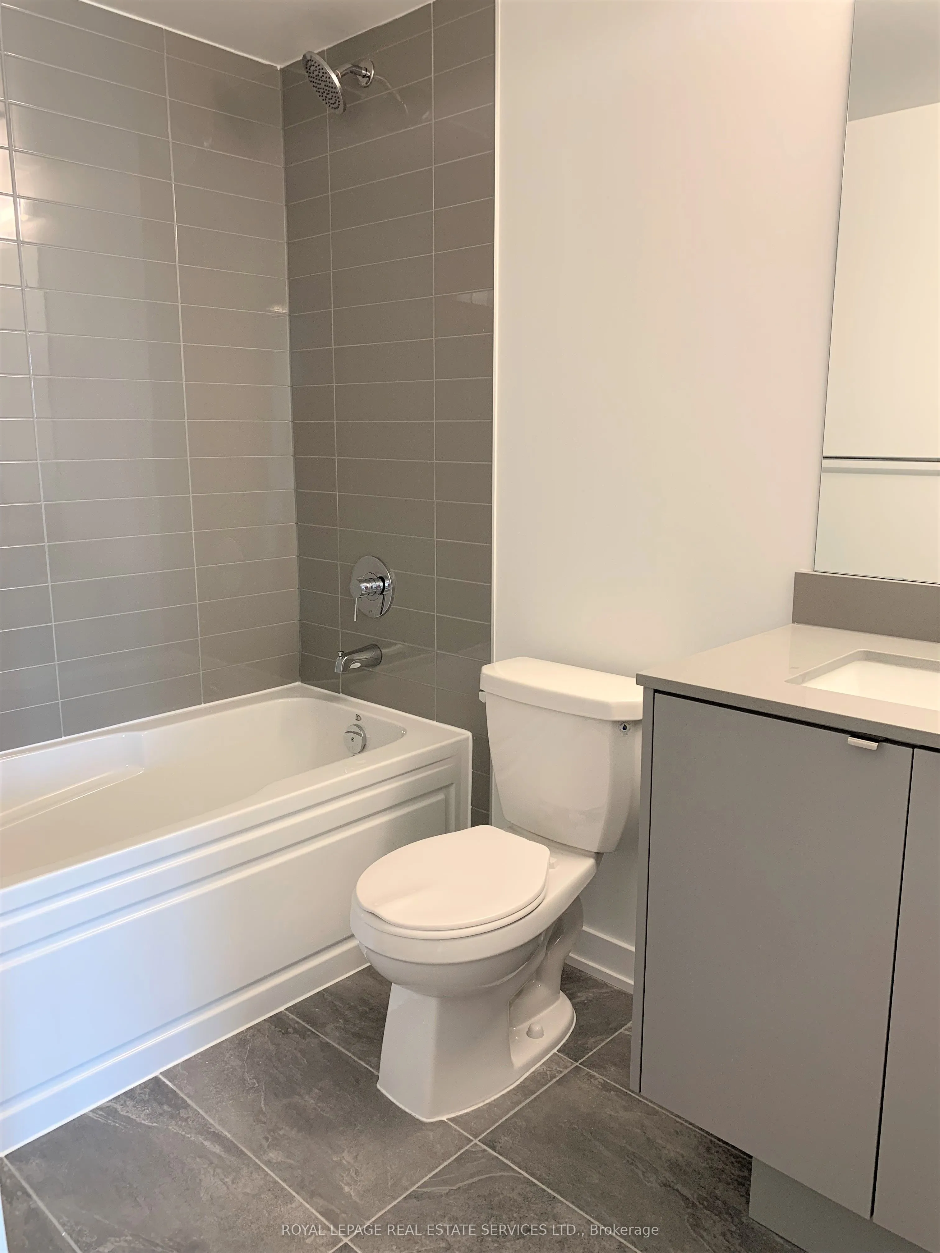 3200 Dakota Common, #B215