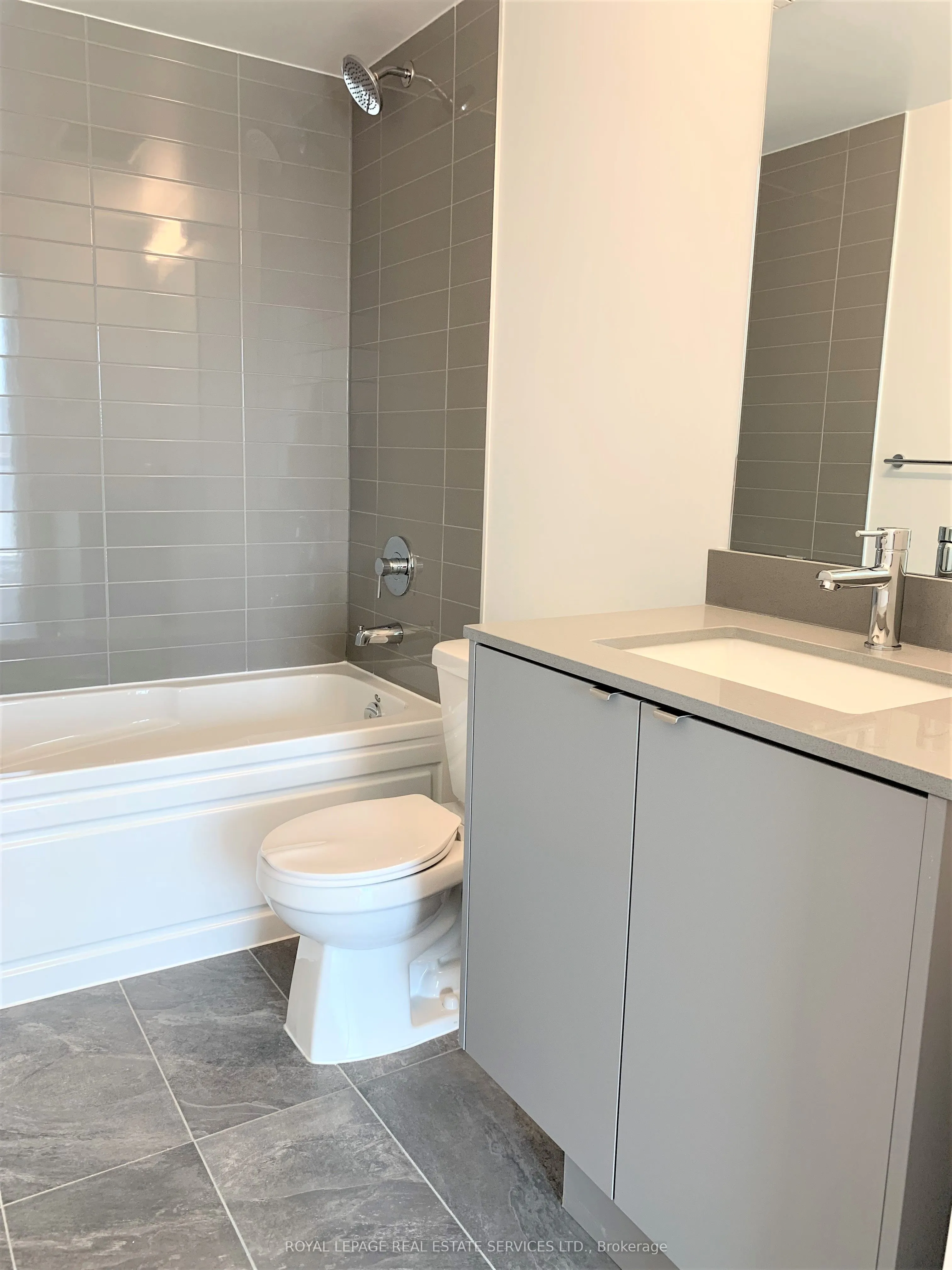 3200 Dakota Common, #B215