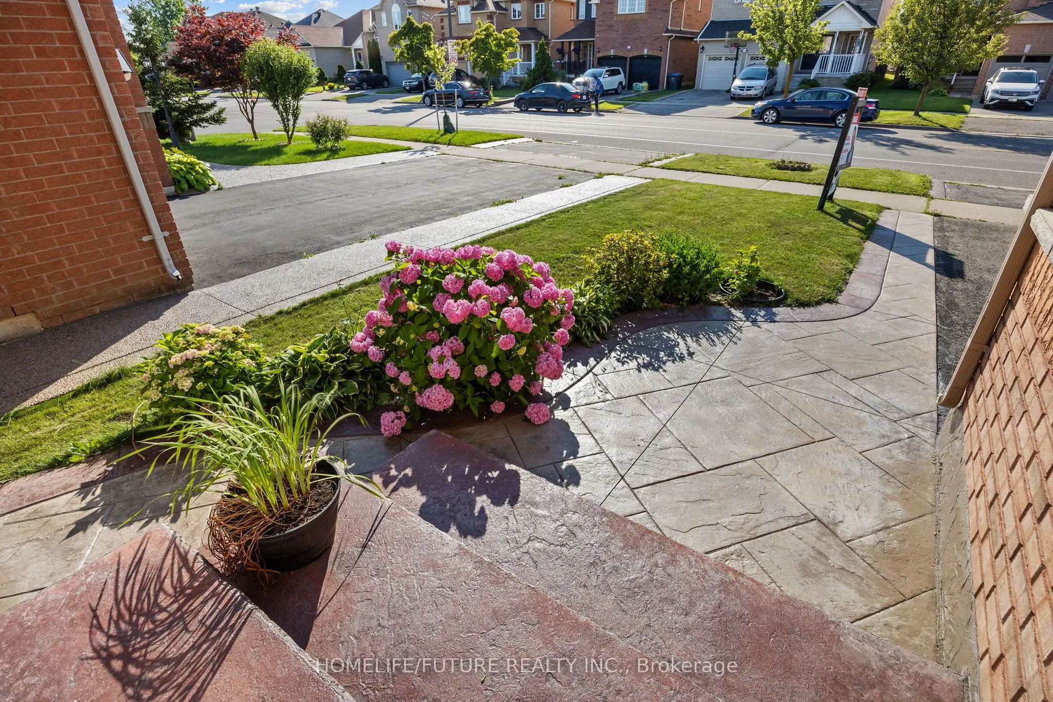 652 Twain Avenue