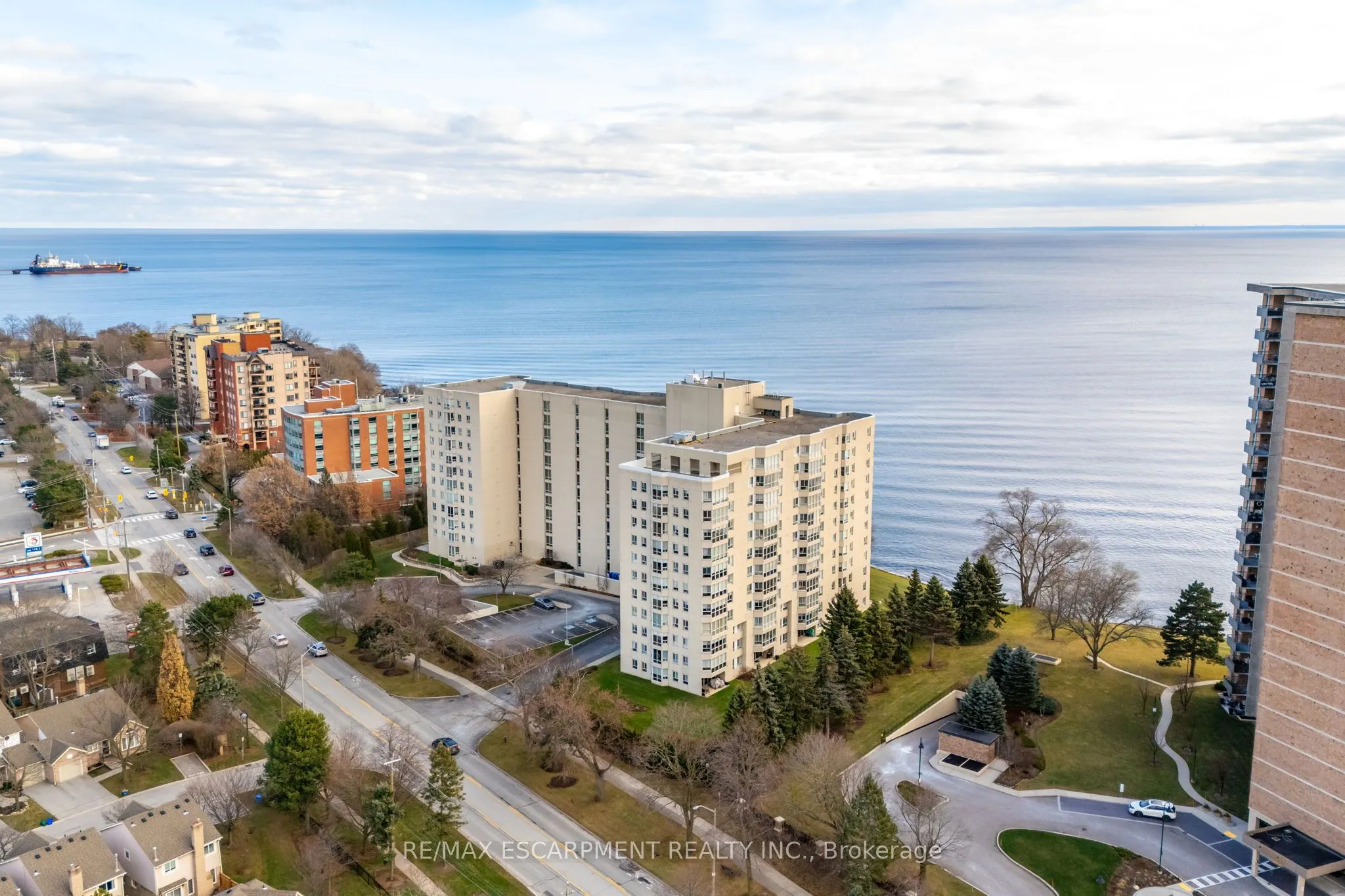 5280 Lakeshore Road, #911