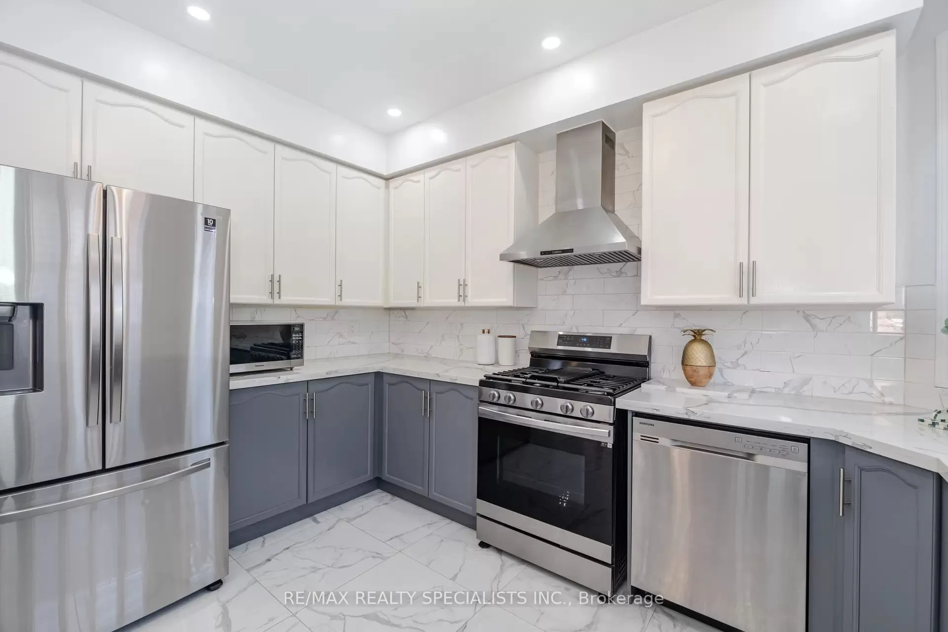 30 Latania Boulevard