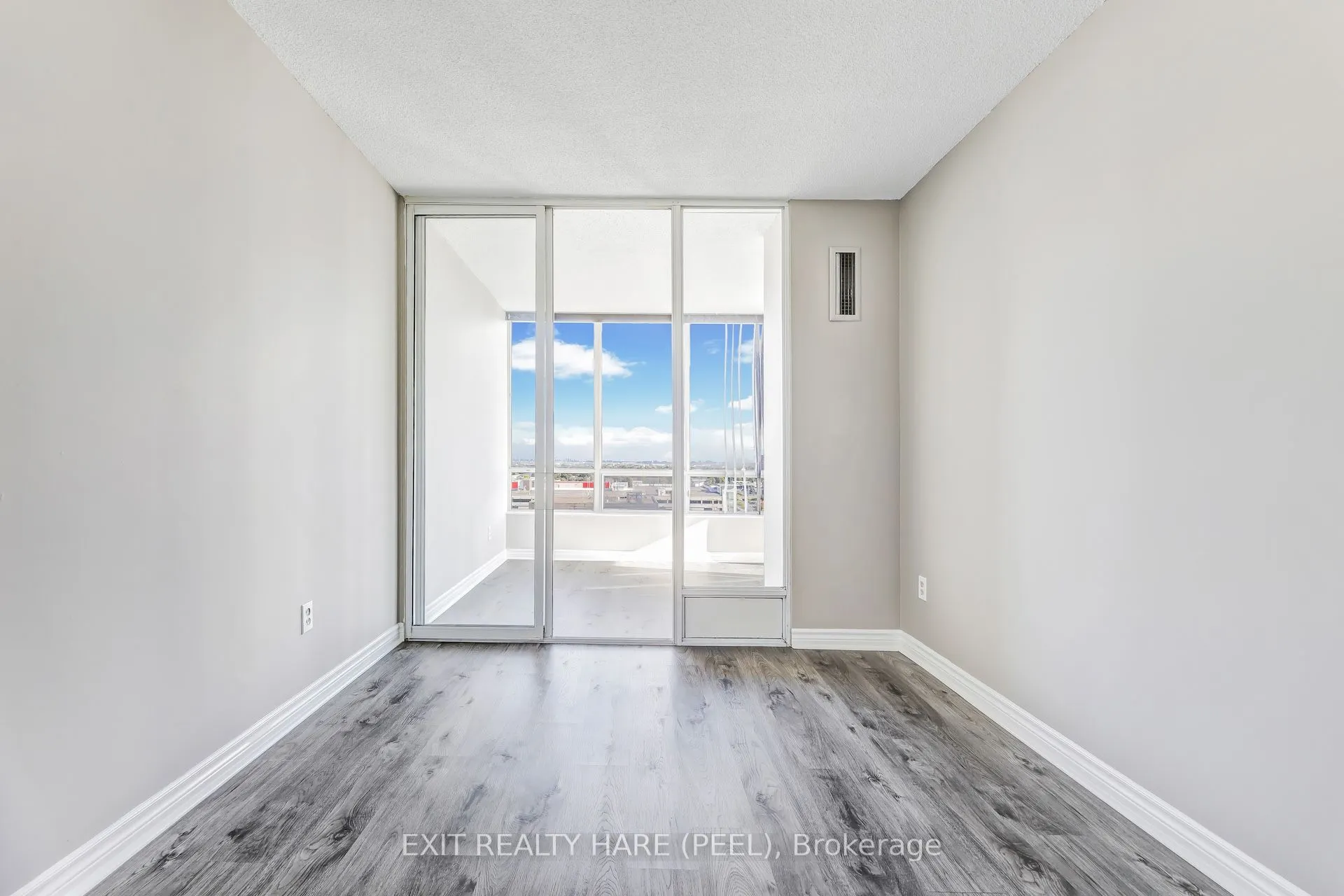 26 Hanover Road, #1002